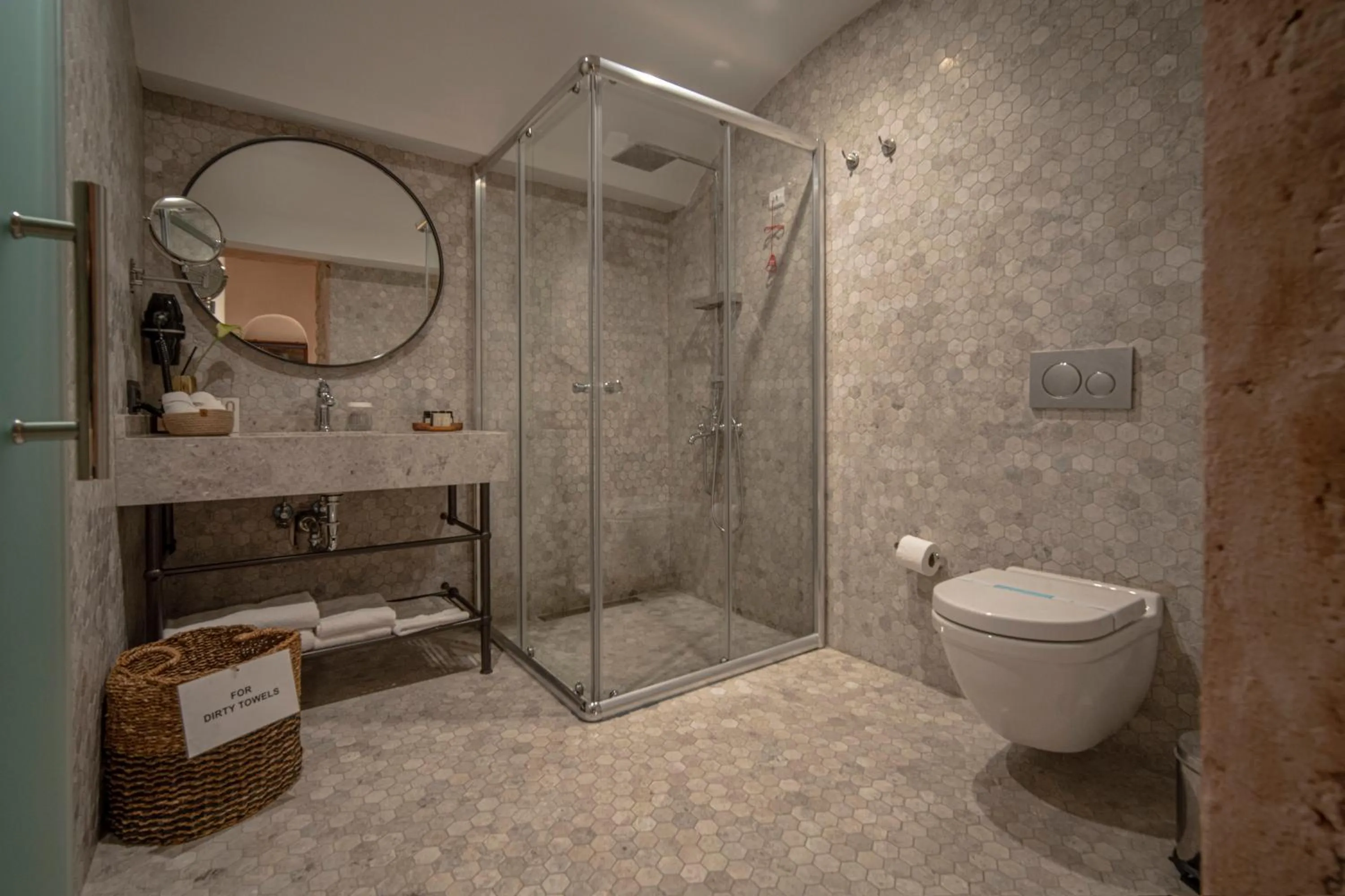 Shower in Han 1772 Hotel