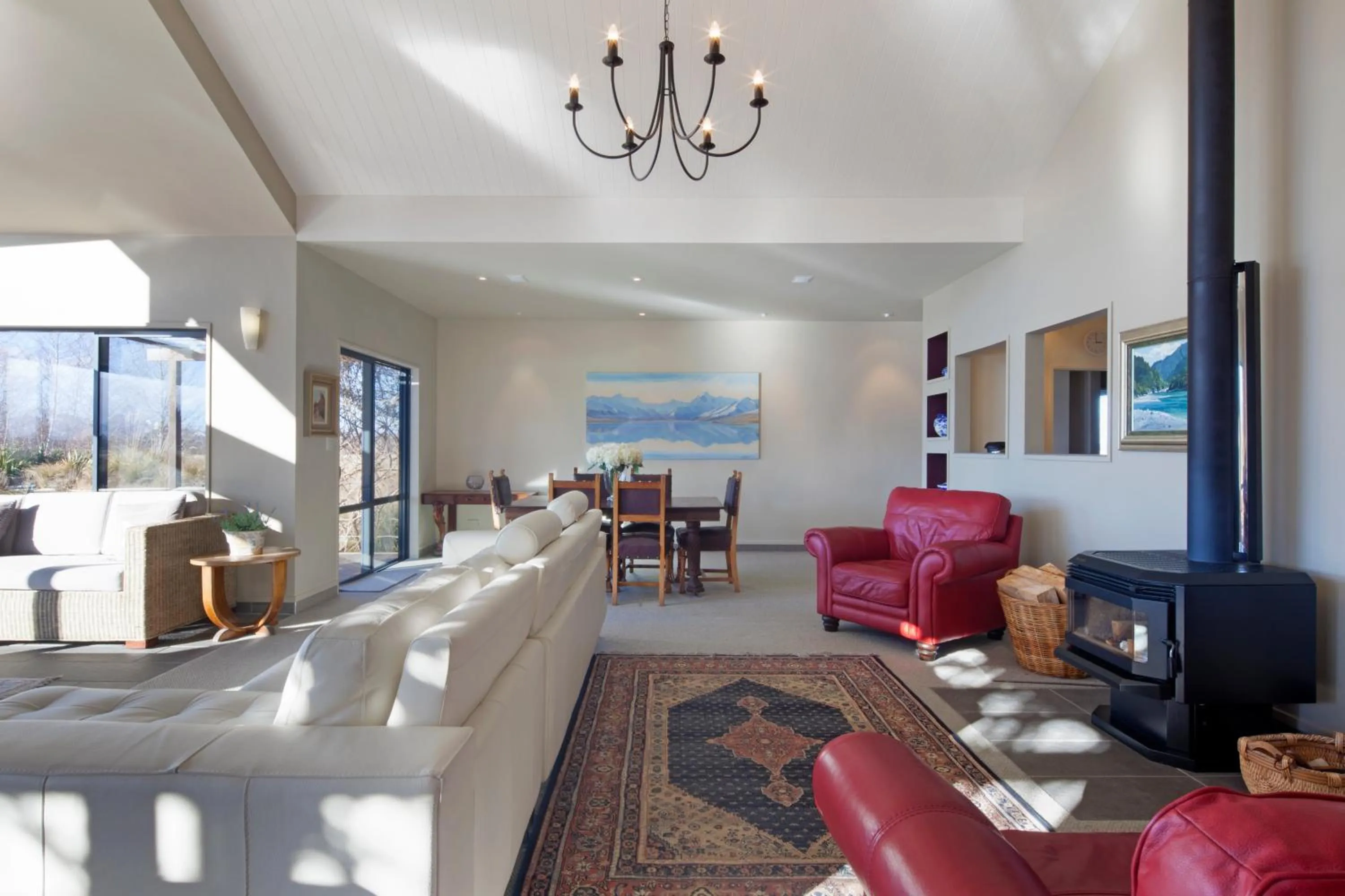 Dining area in Matuka Lodge