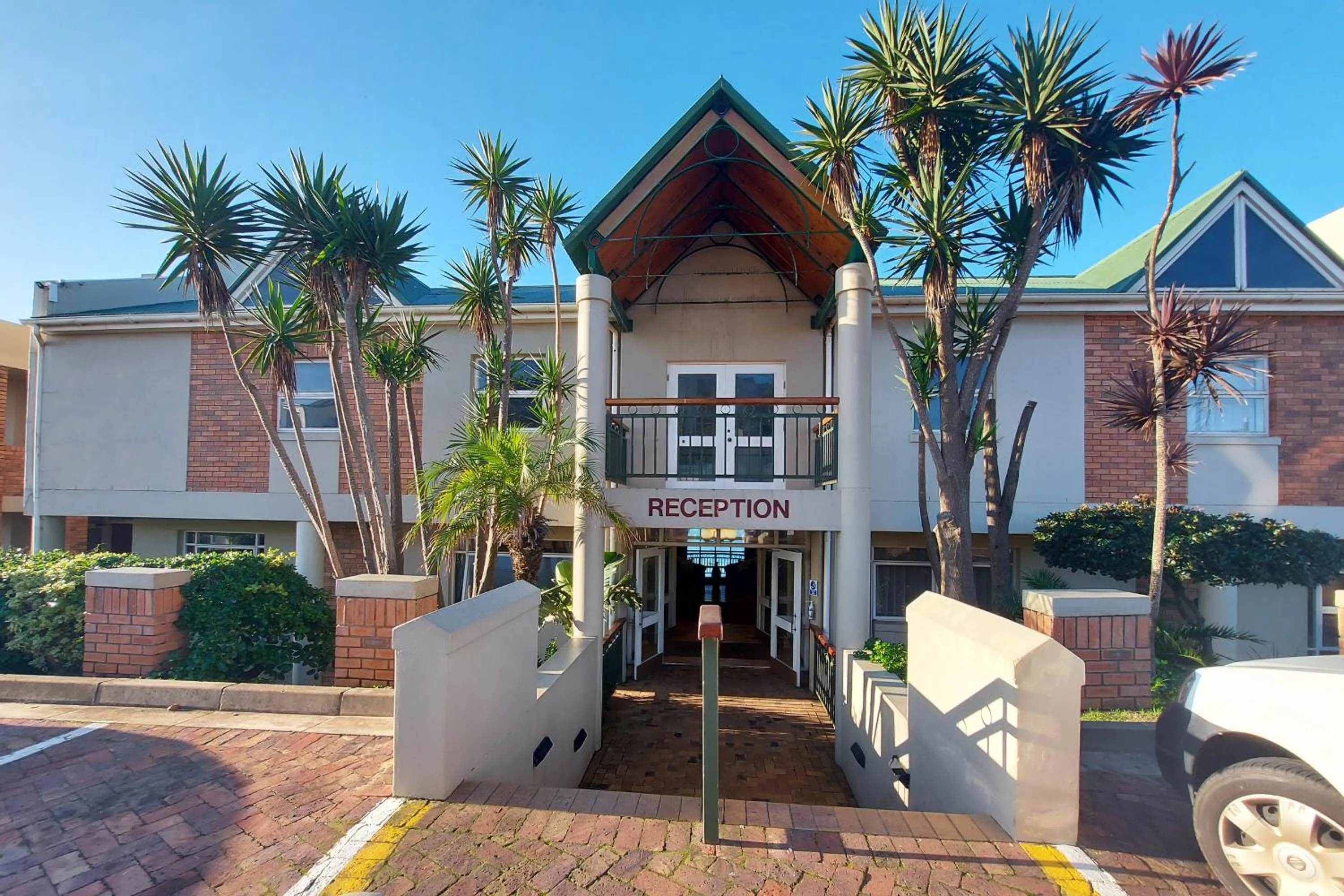 First Group Brookes Hill Suites