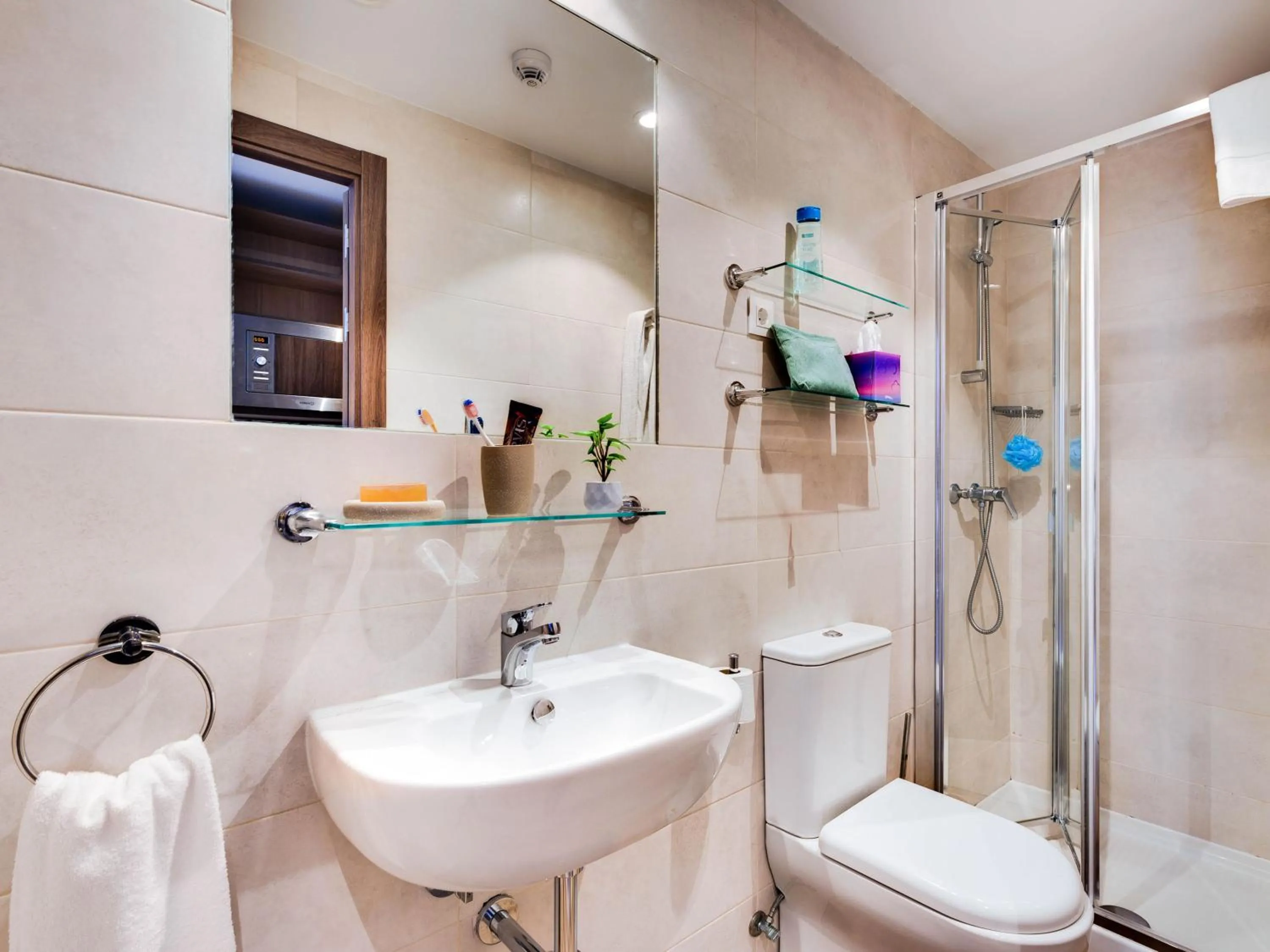 Shower in Livensa Living Studios San Sebastián