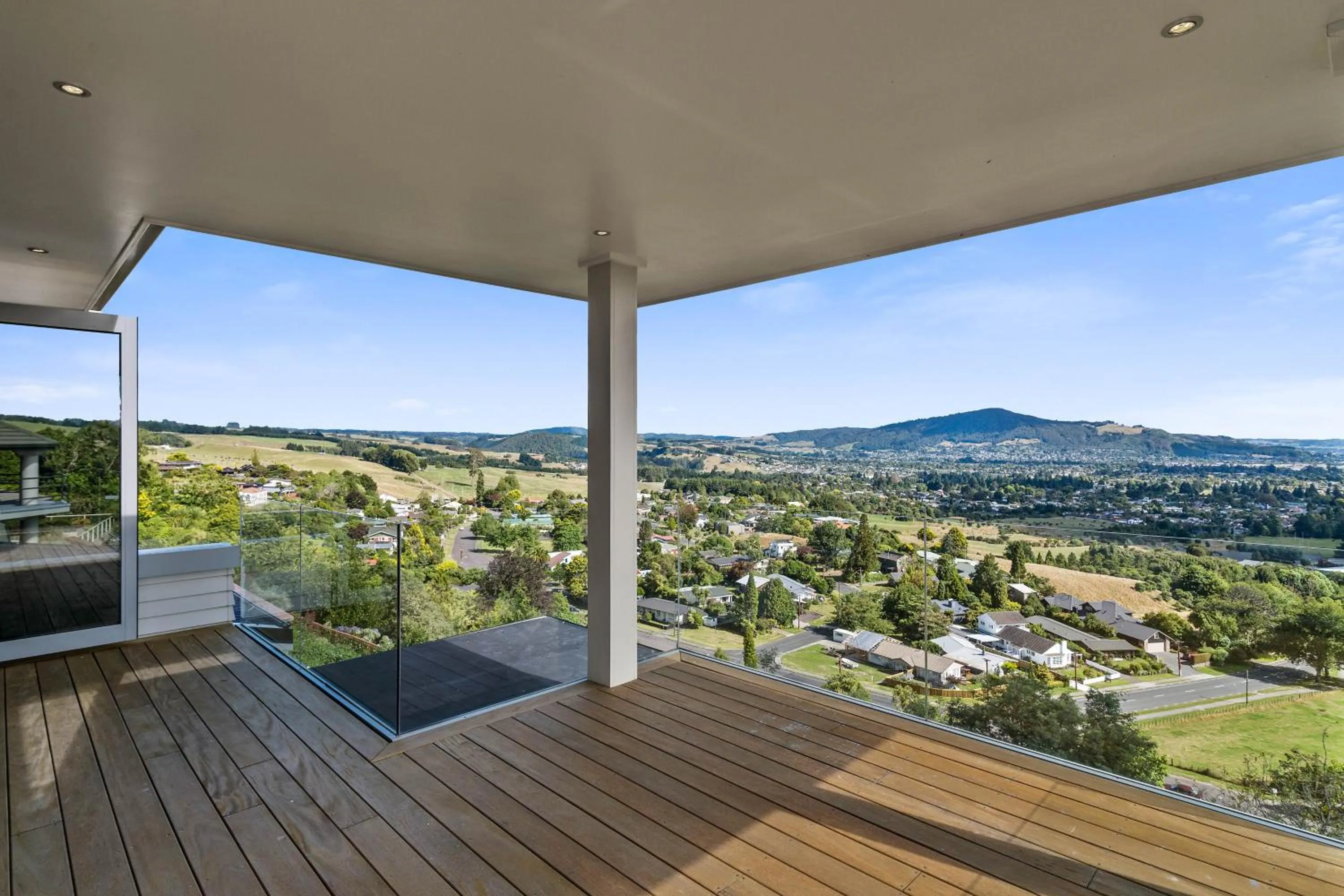 Neighbourhood in Tihi Retreat