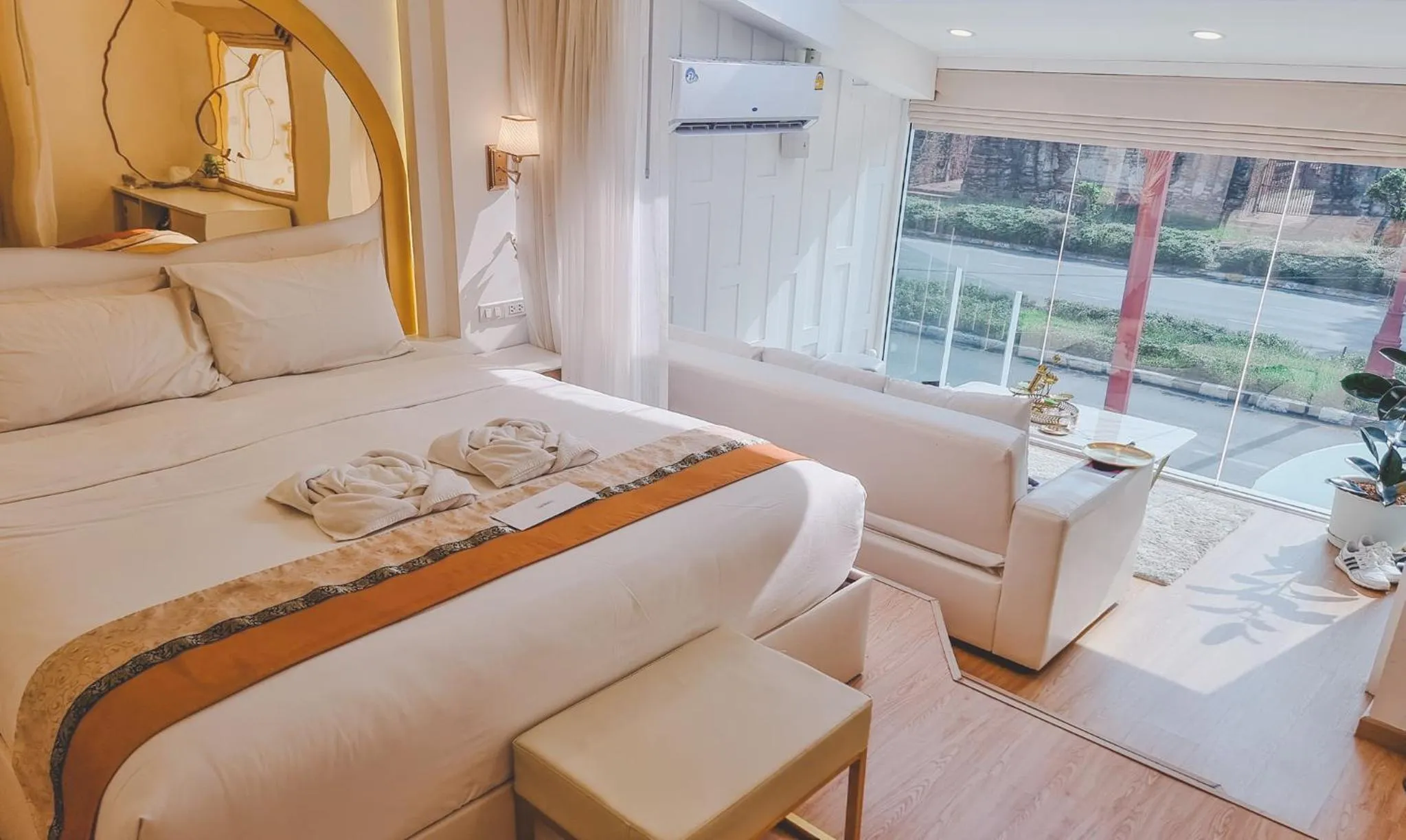 Deluxe Junior Suite in One Dhatu Ayutthaya Premium Homestay