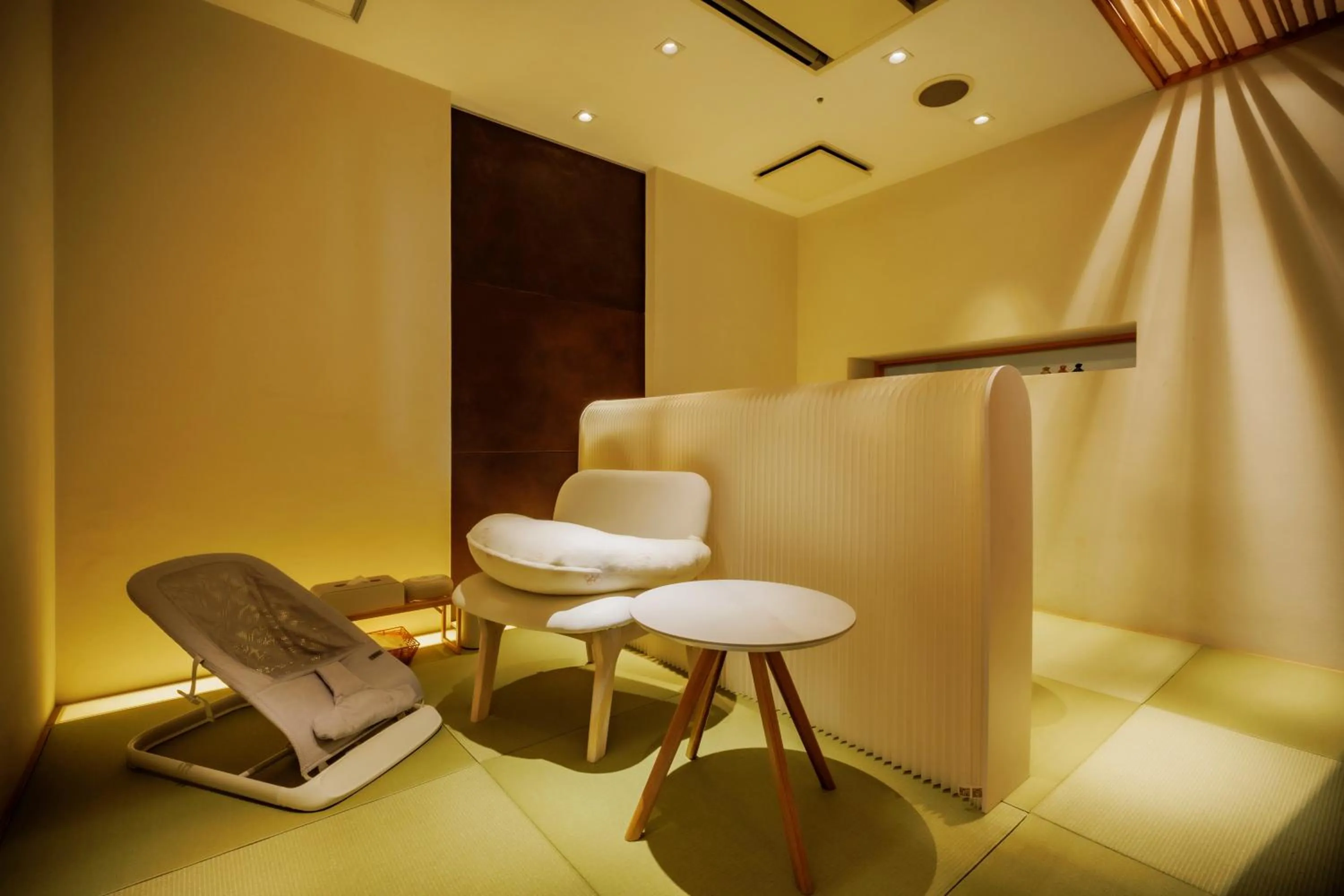 cot in Takinoyu Hotel