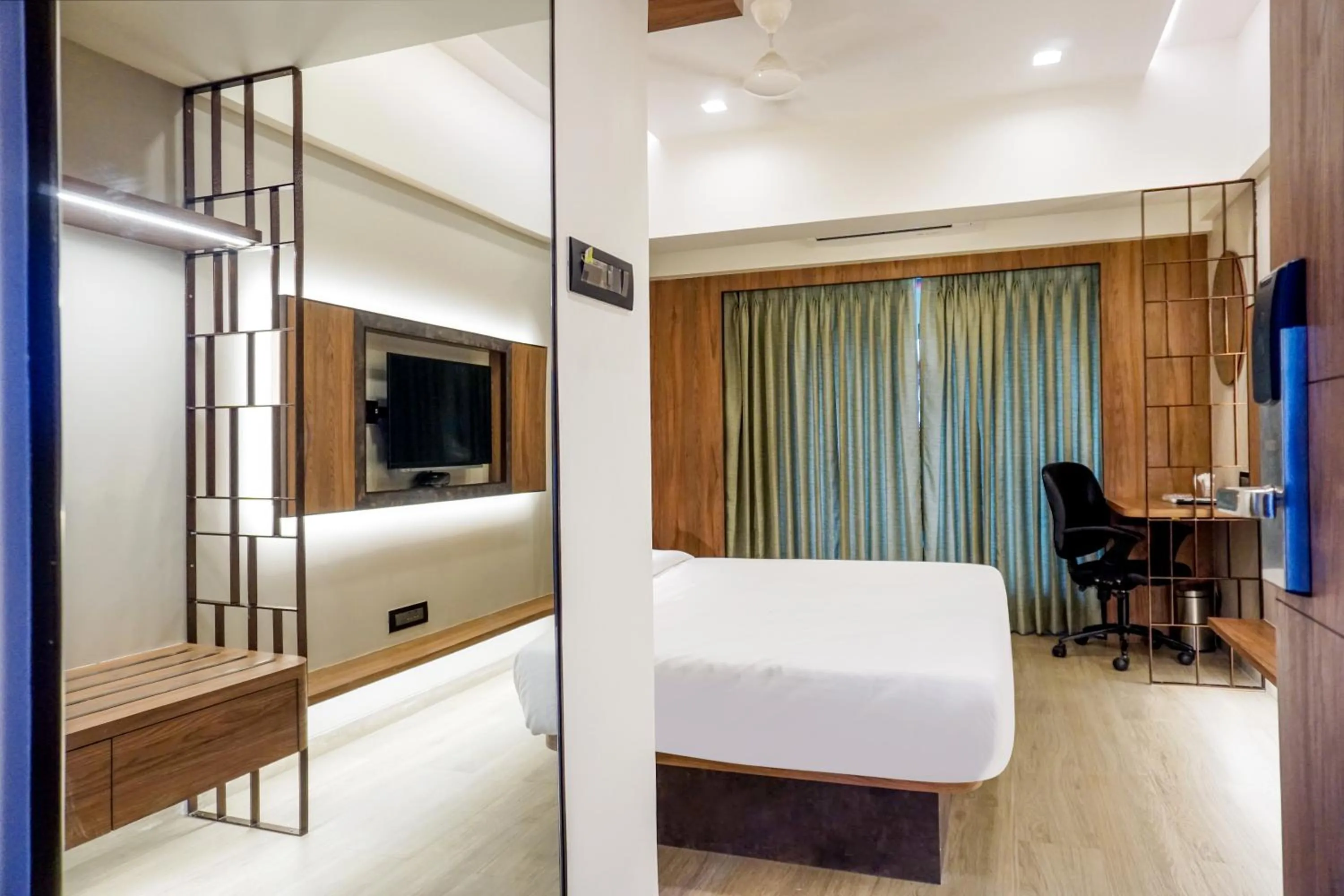 Photo of the whole room, Bed in Hotel Olten