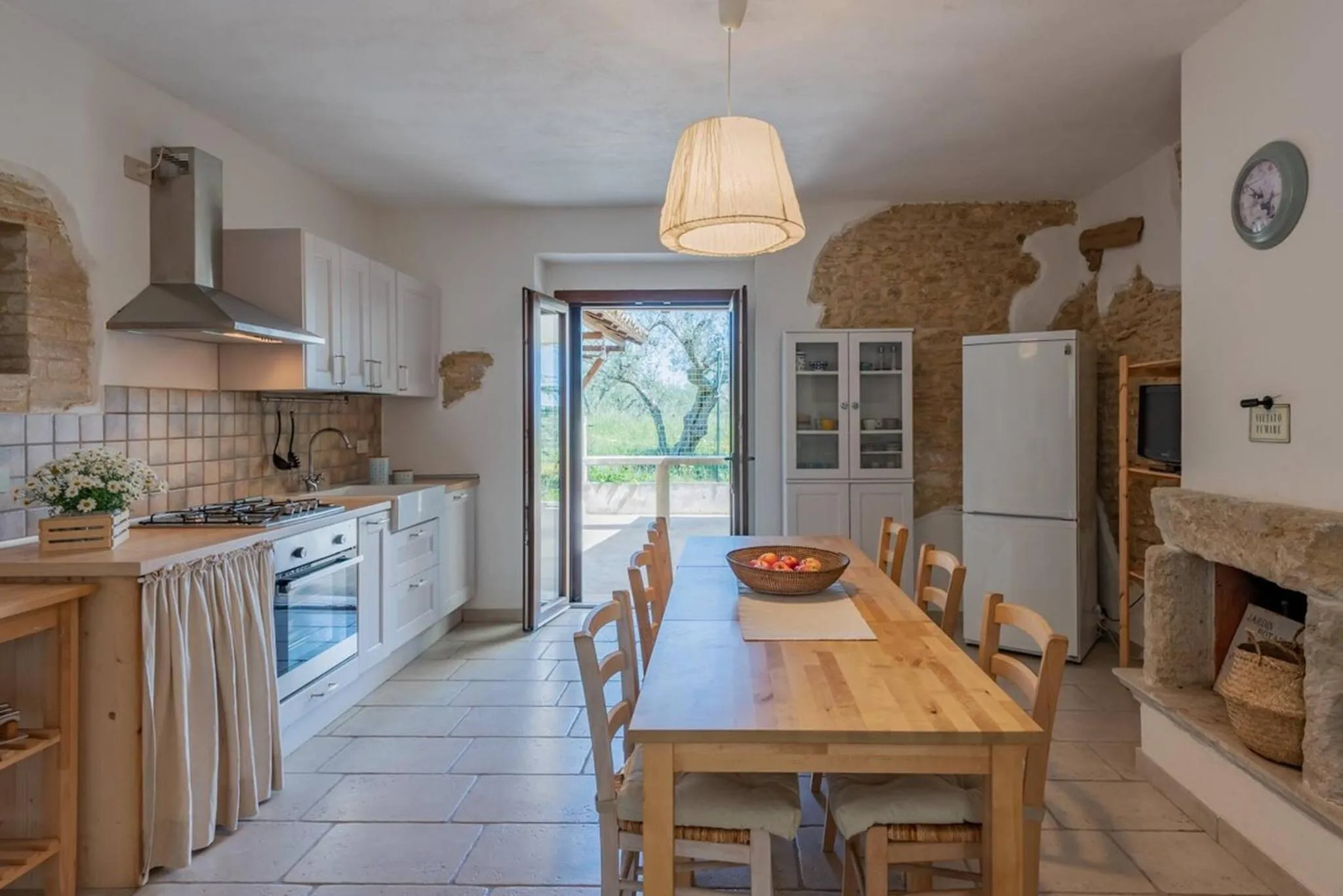 Kitchen or kitchenette in Il fico nel Pozzo - YourPlace Abruzzo