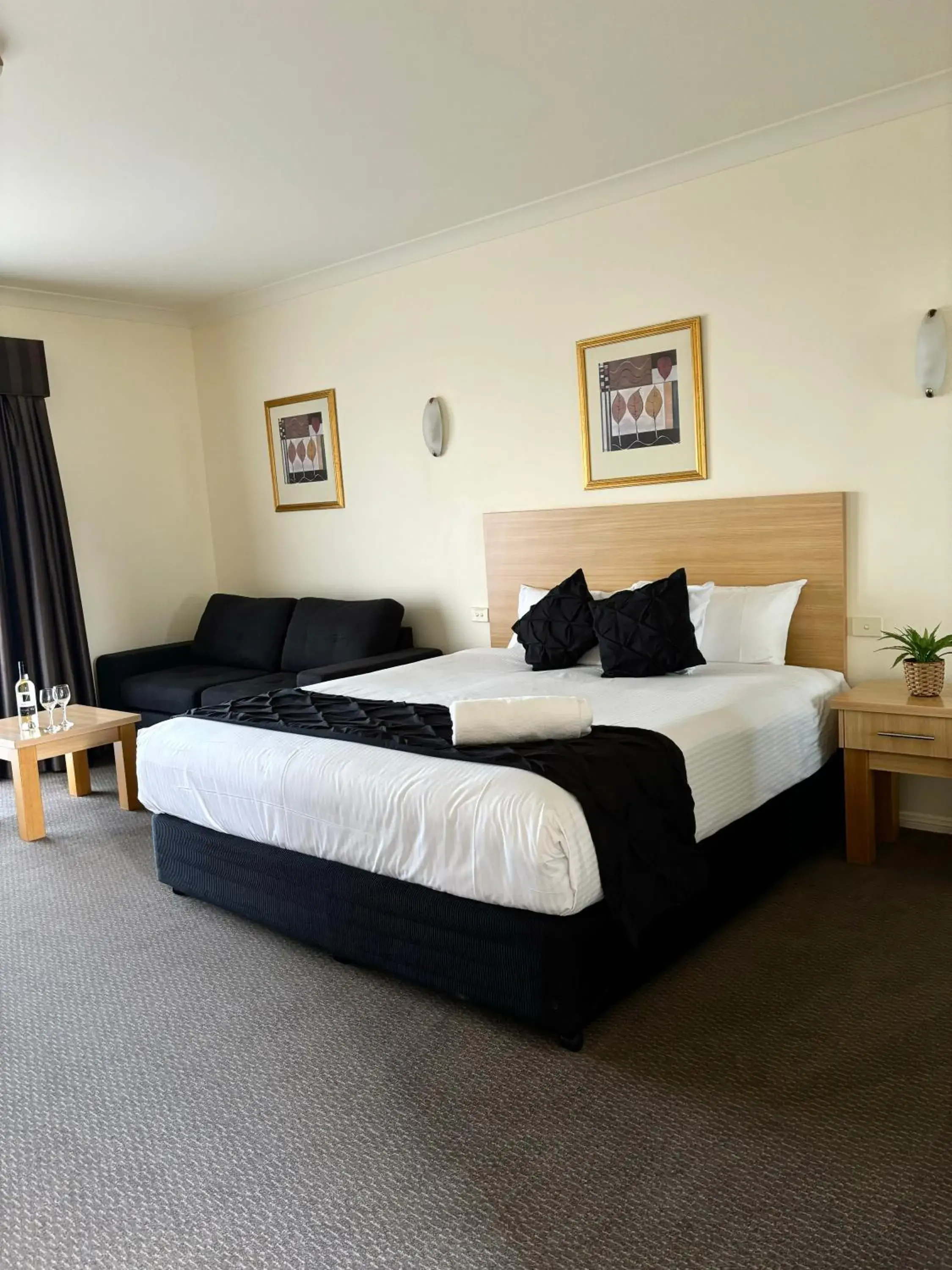 Executive Queen Room in Turners Vineyard Motel Executive Queen Room in Turners Vineyard Motel