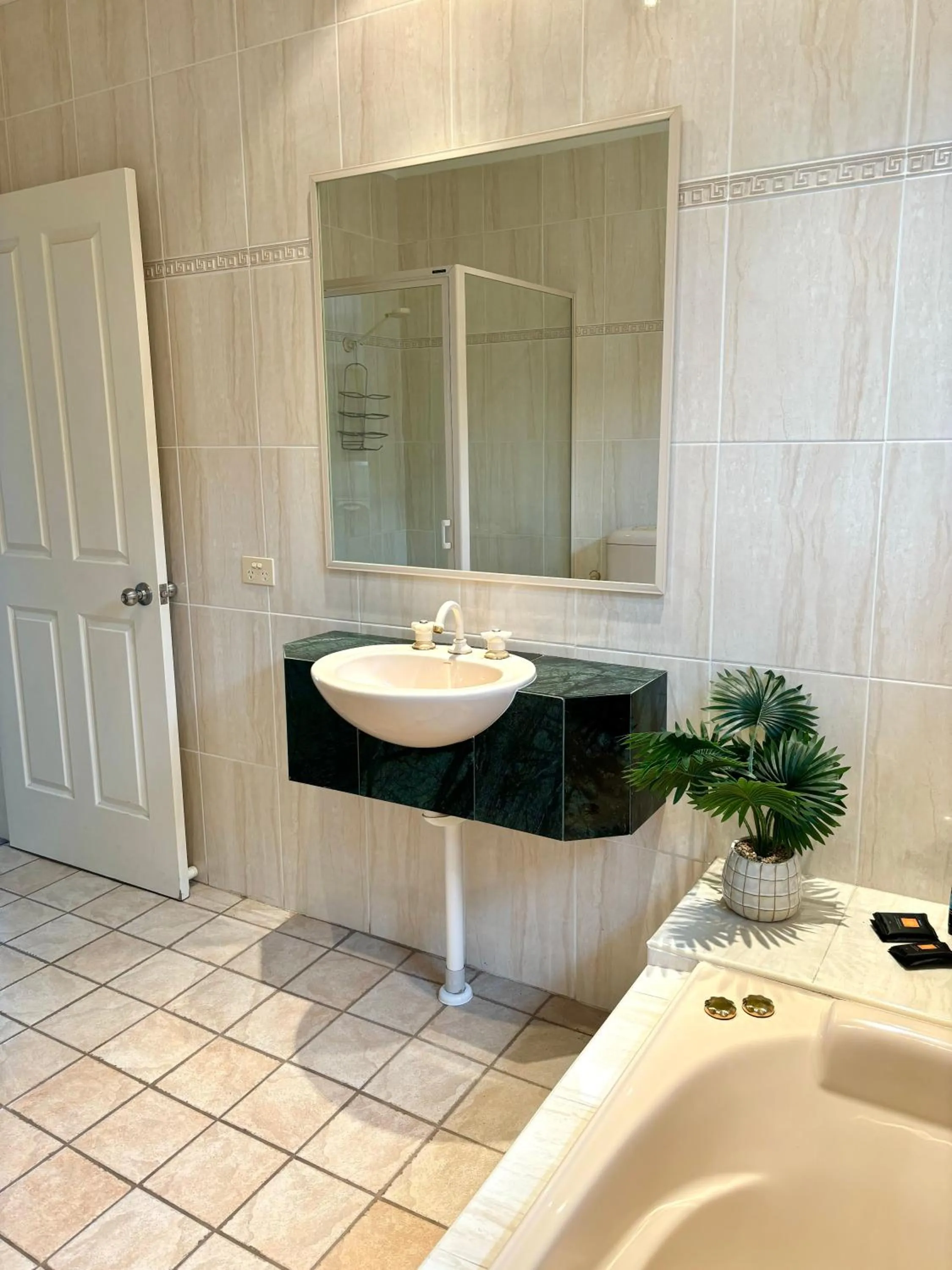 Bathroom in Turners Vineyard Motel