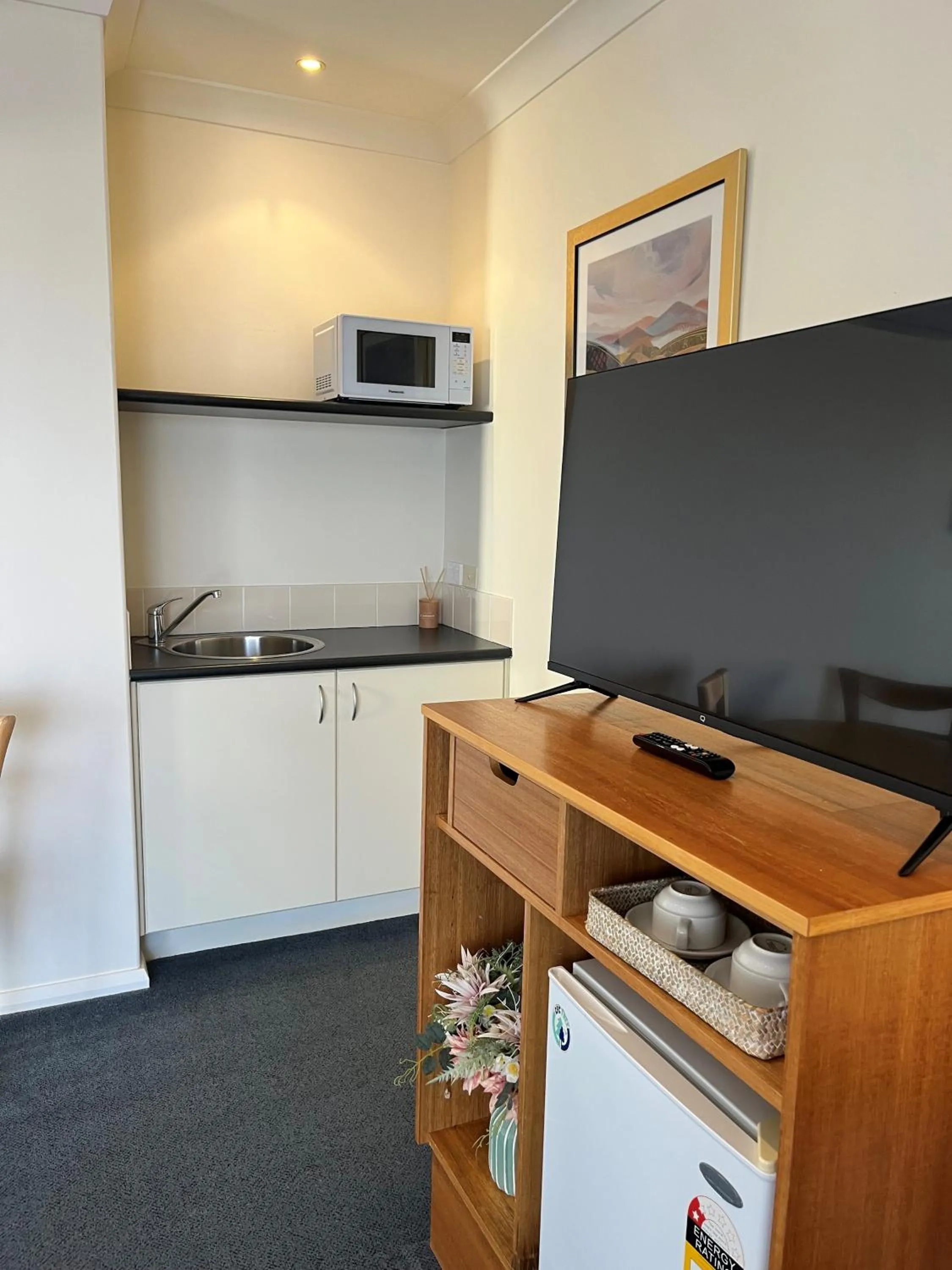 Kitchen or kitchenette in Turners Vineyard Motel