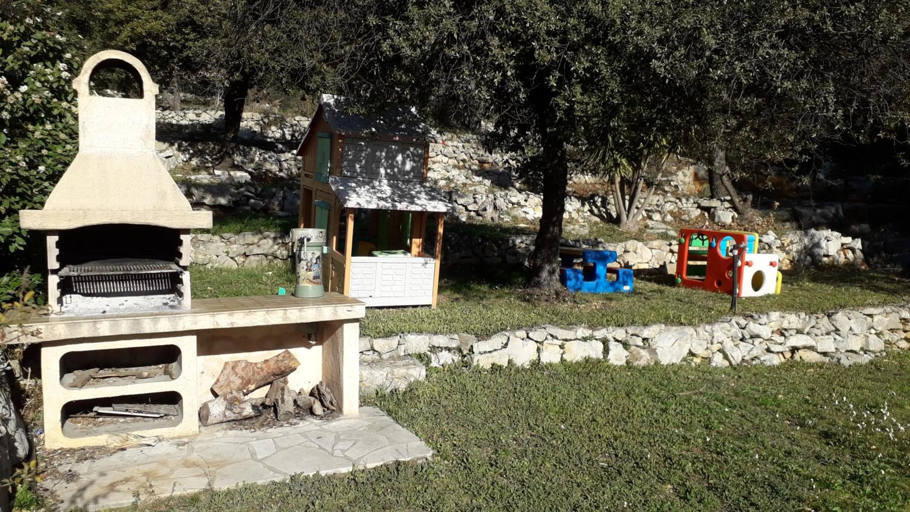 Garden, BBQ Facilities in Etoilevacances Chambres d hotes Campagne en Lavande