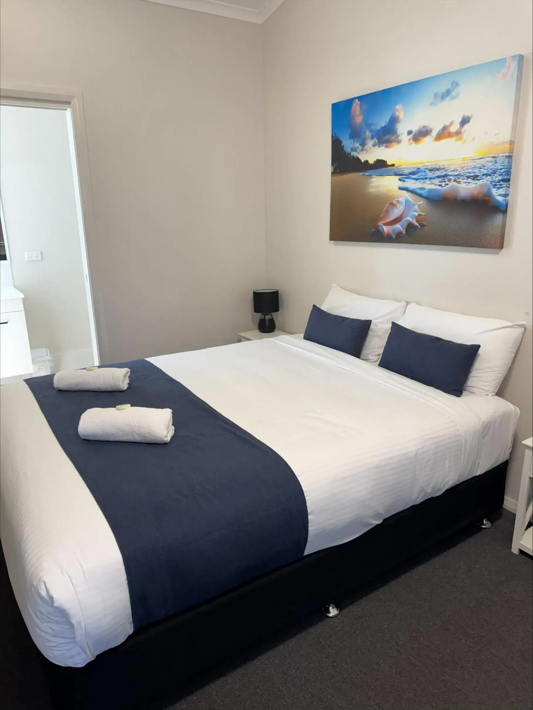 Double Room (Not Pet Friendly) in Clarence Head Caravan Park Double Room (Not Pet Friendly) in Clarence Head Caravan Park