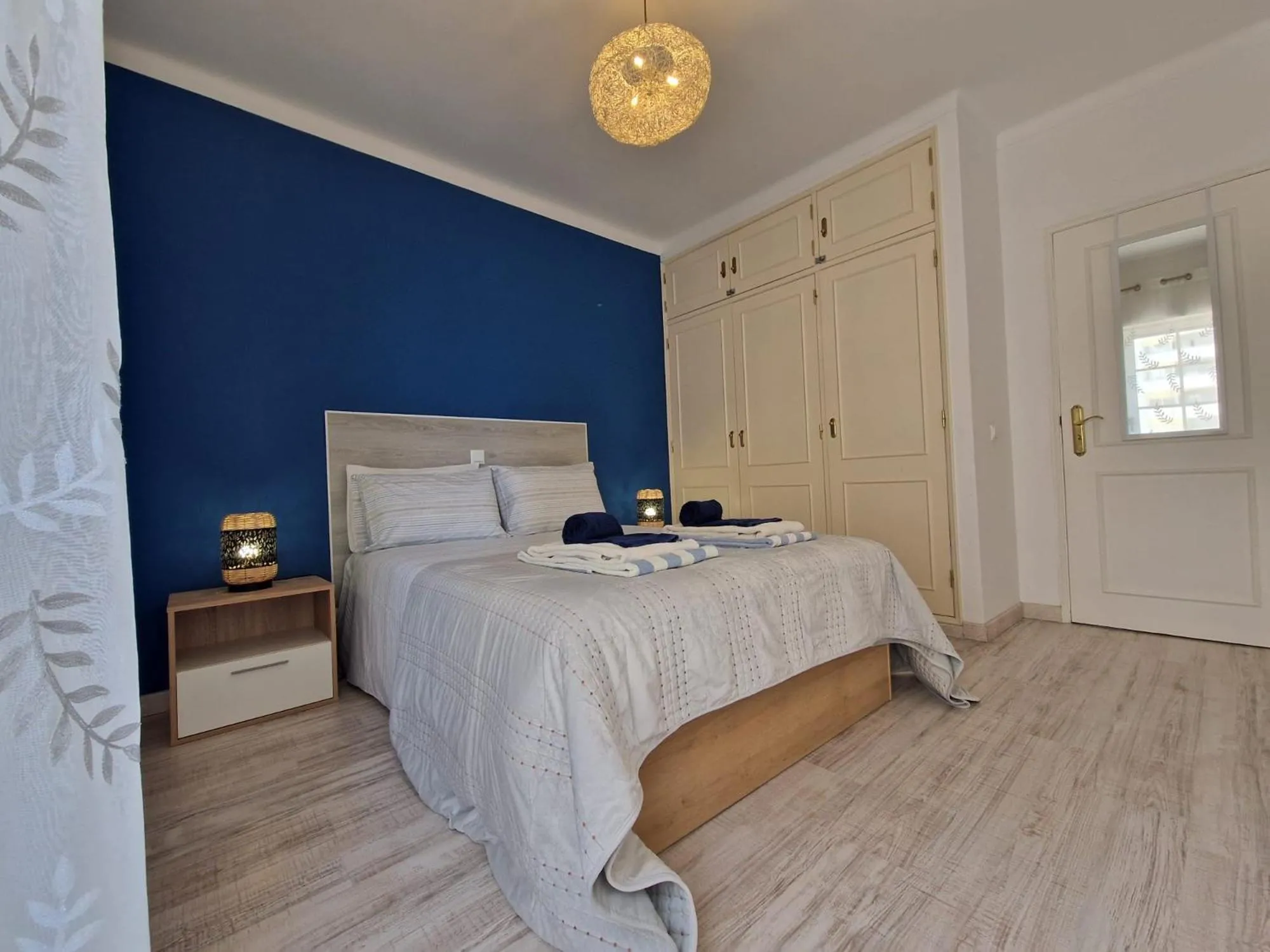 Bed in Modern flat with sea view and direct beach access