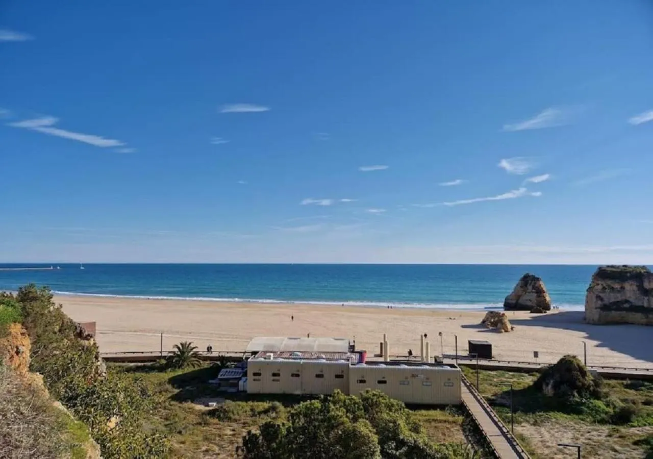 Day in Modern flat with sea view and direct beach access