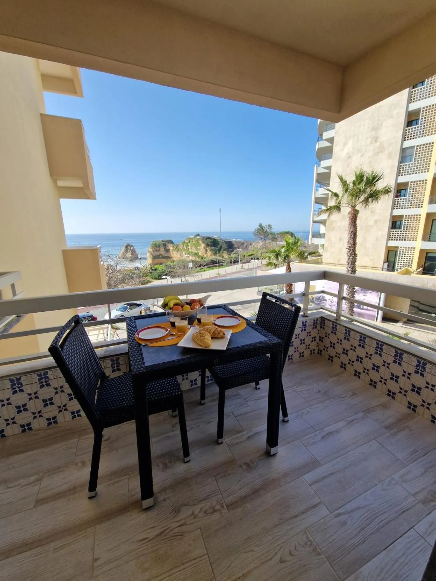 Day in Modern flat with sea view and direct beach access