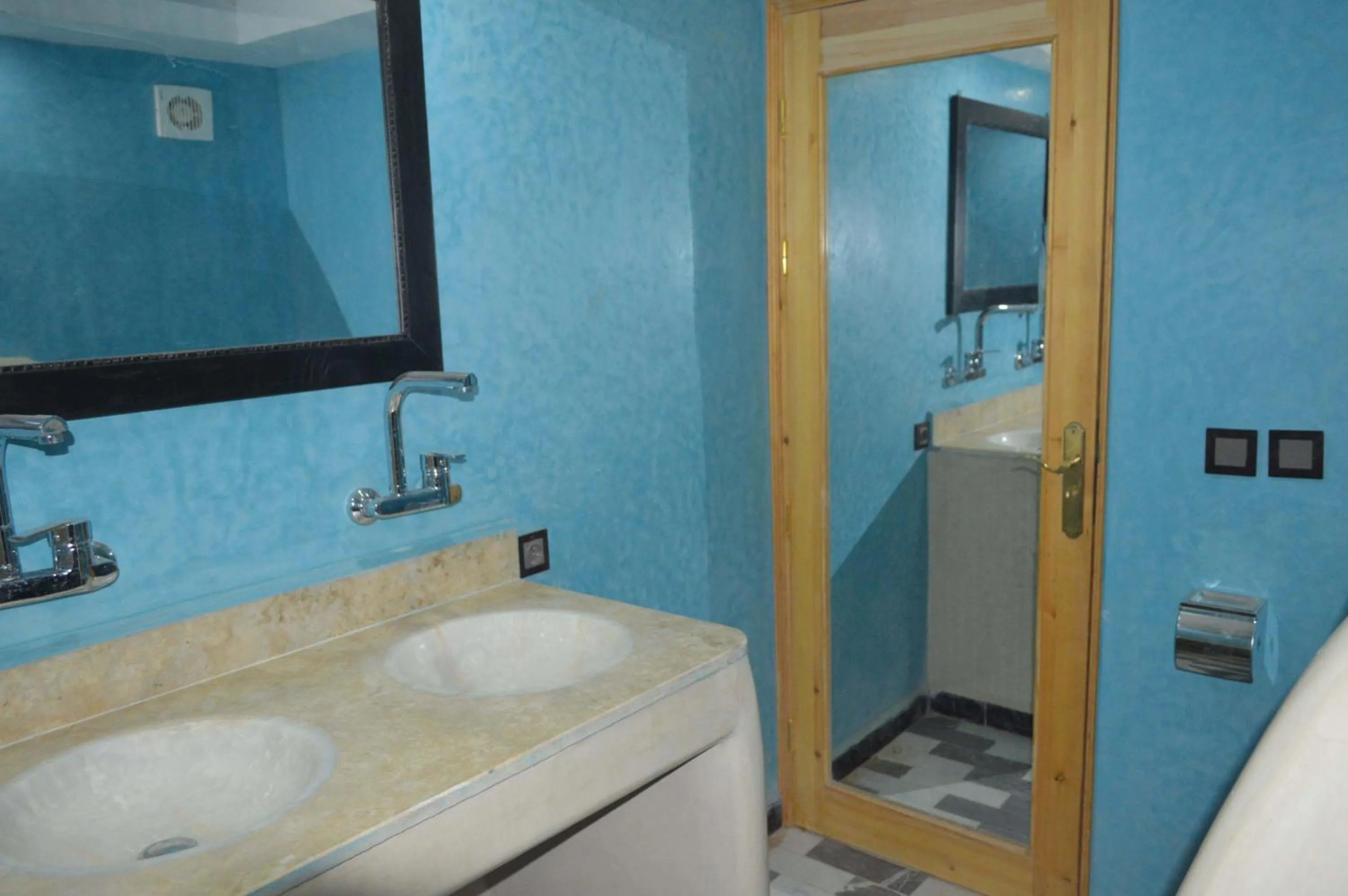 Shower in Kasr Tin Hinane