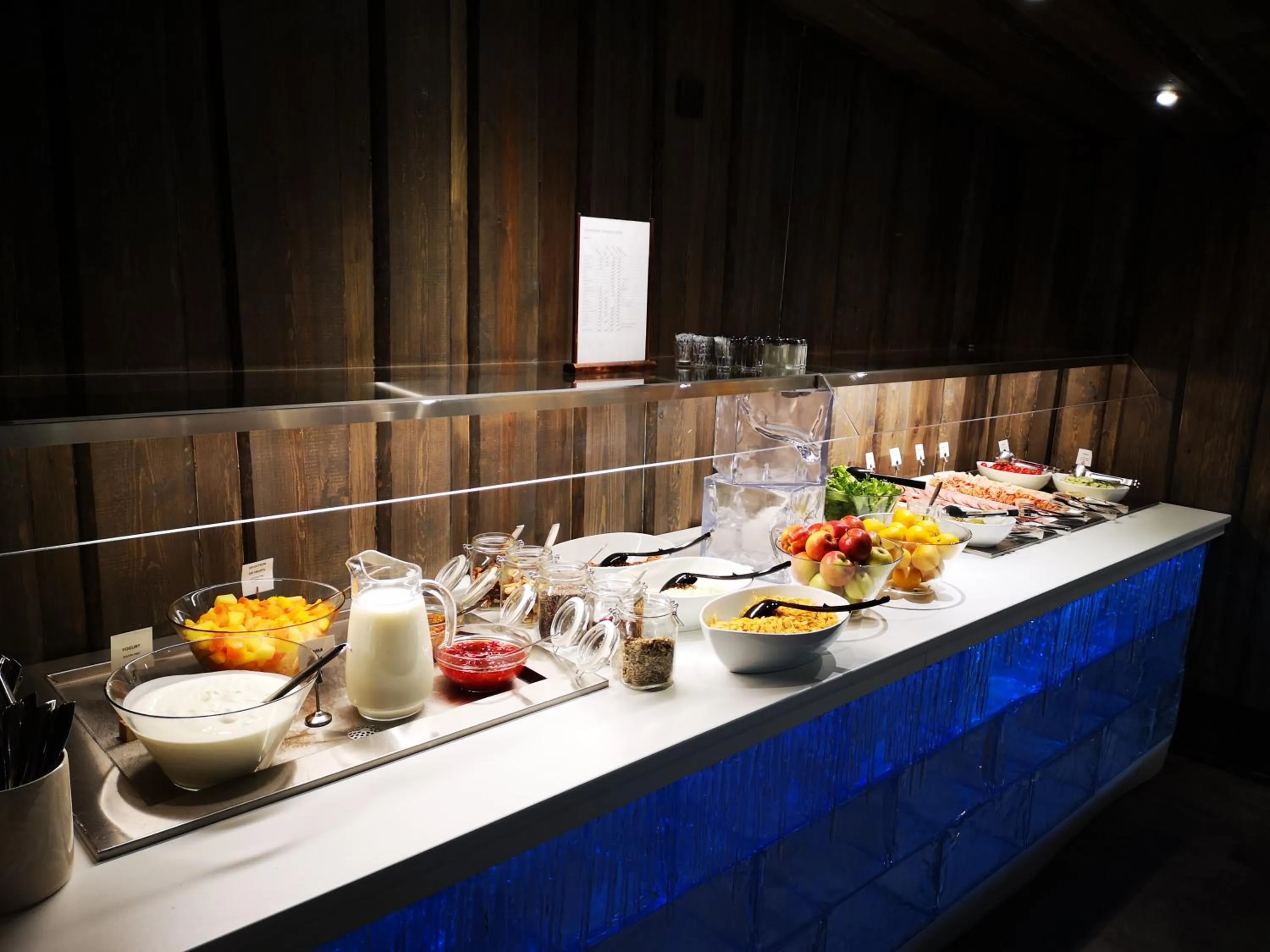 Restaurant/places to eat in Arctic SnowHotel & Glass Igloos