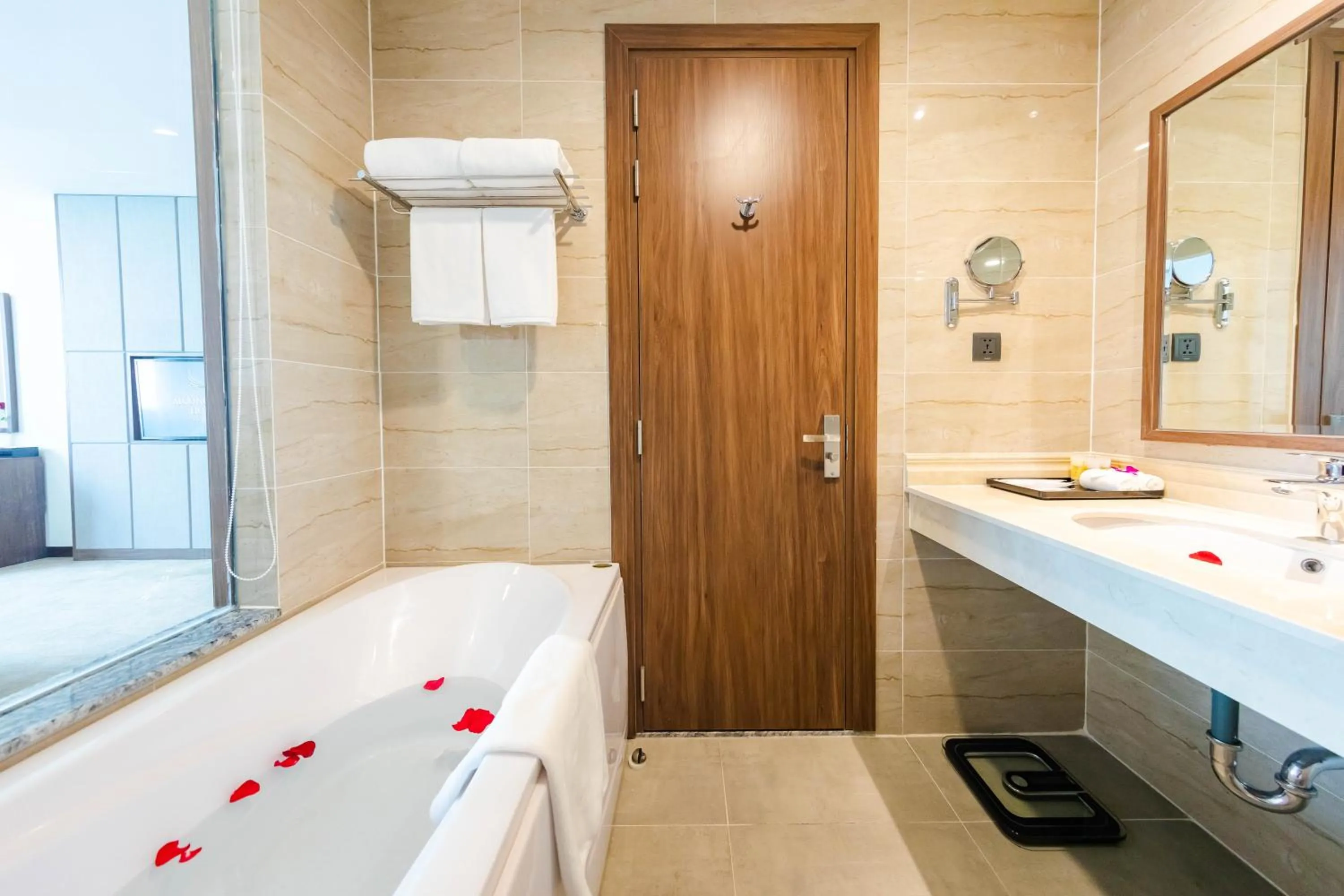 Toilet, Bed in Mường Thanh Holiday Suối Mơ Hạ Long