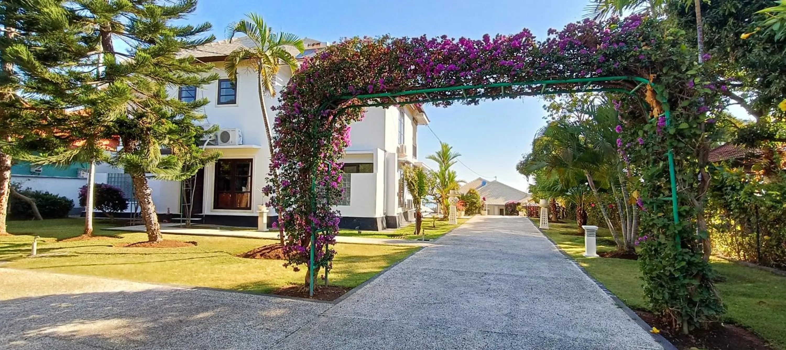 Garden in Villa Lilly Sea View Private Pool