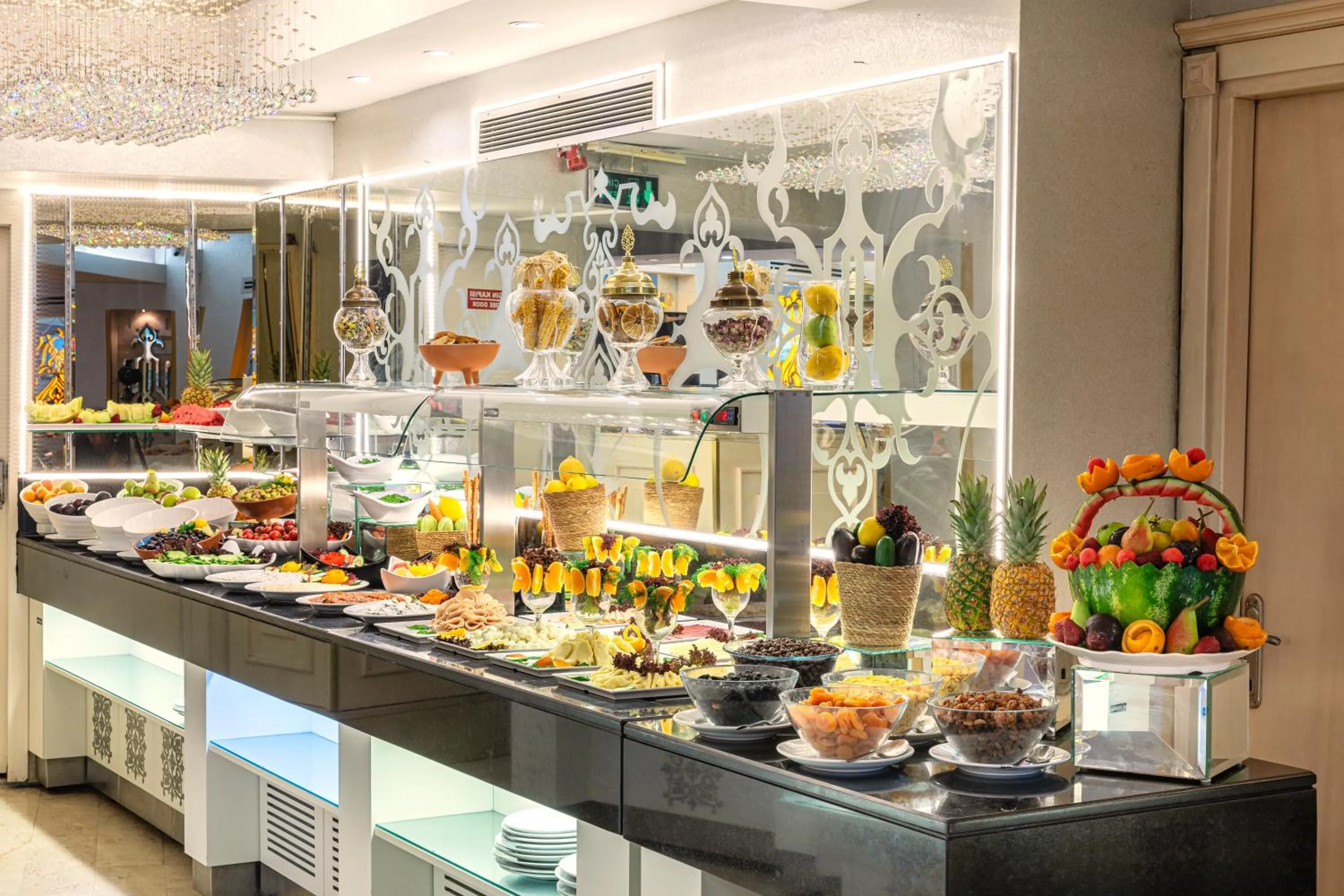 Buffet breakfast in Hotel Ipek Palas