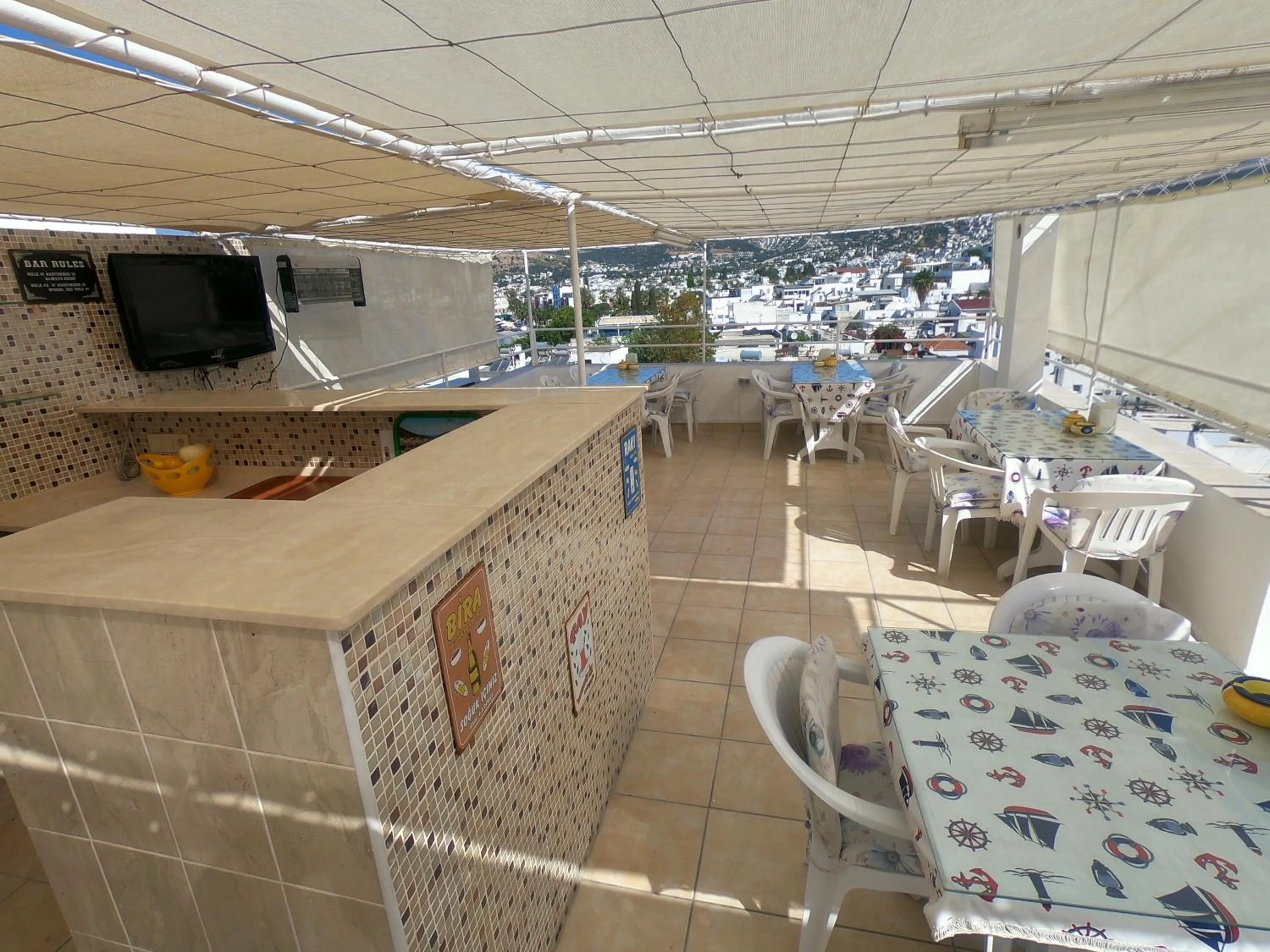 Communal lounge/ TV room in Merhaba Pansiyon