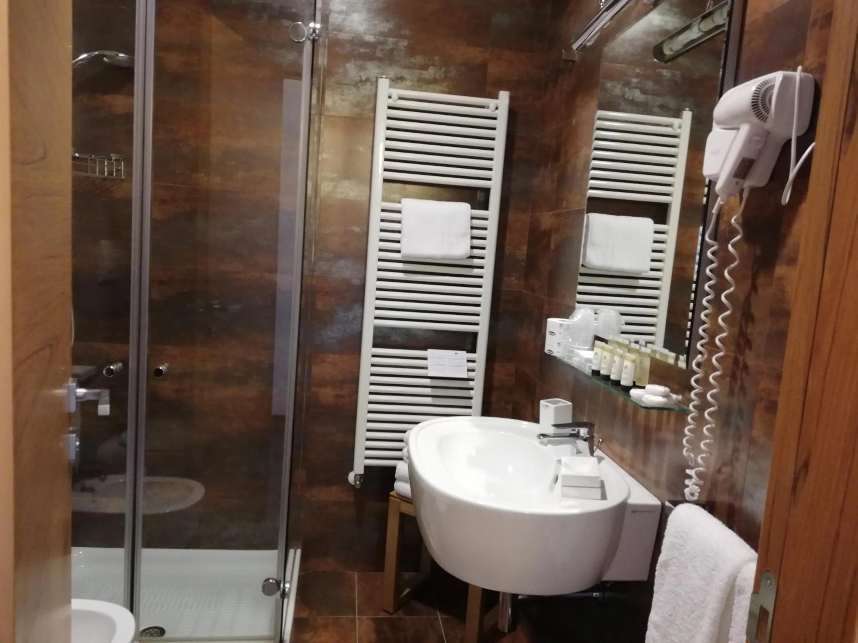 Shower in Hotel Scialì