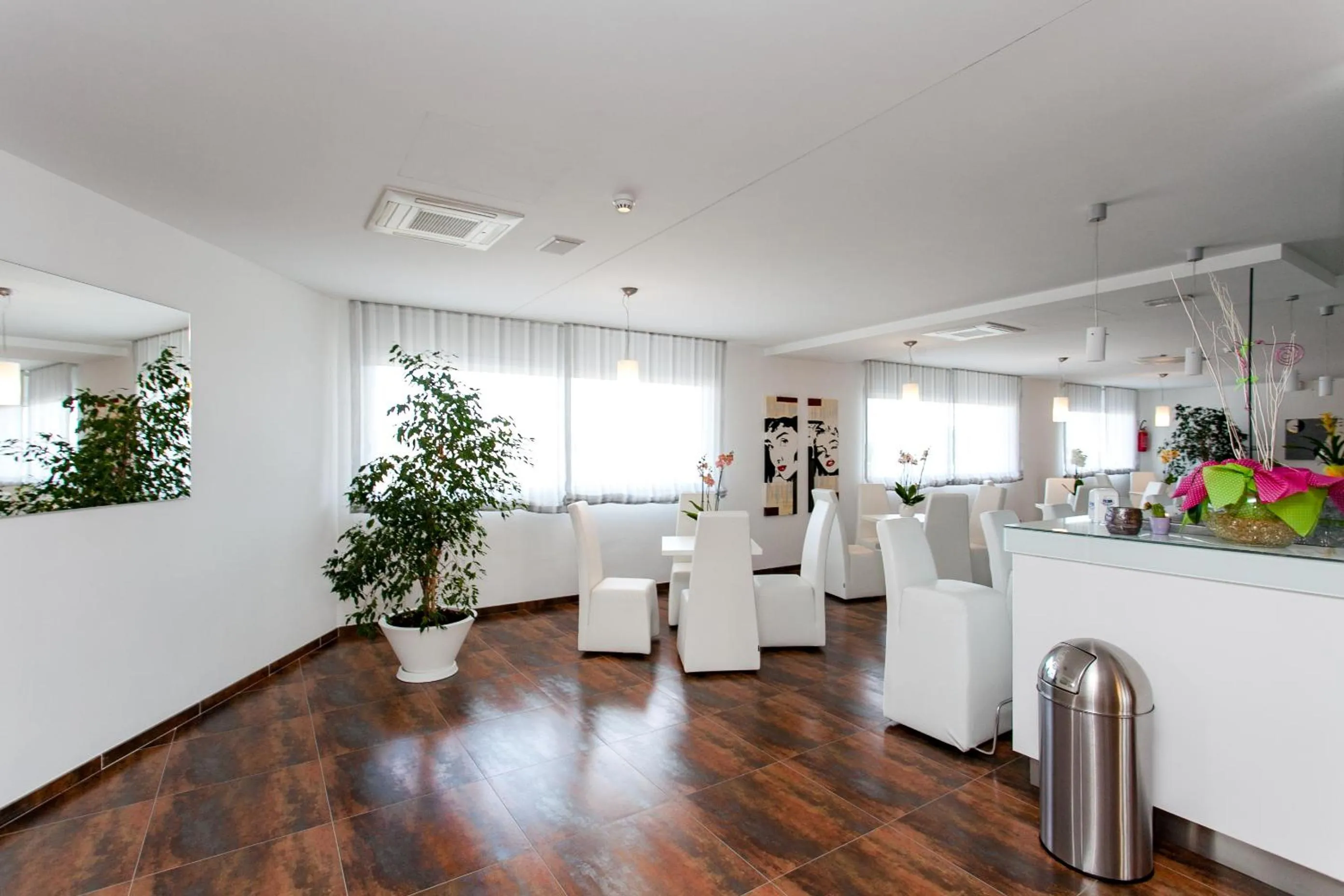 Lounge or bar in Hotel Scialì