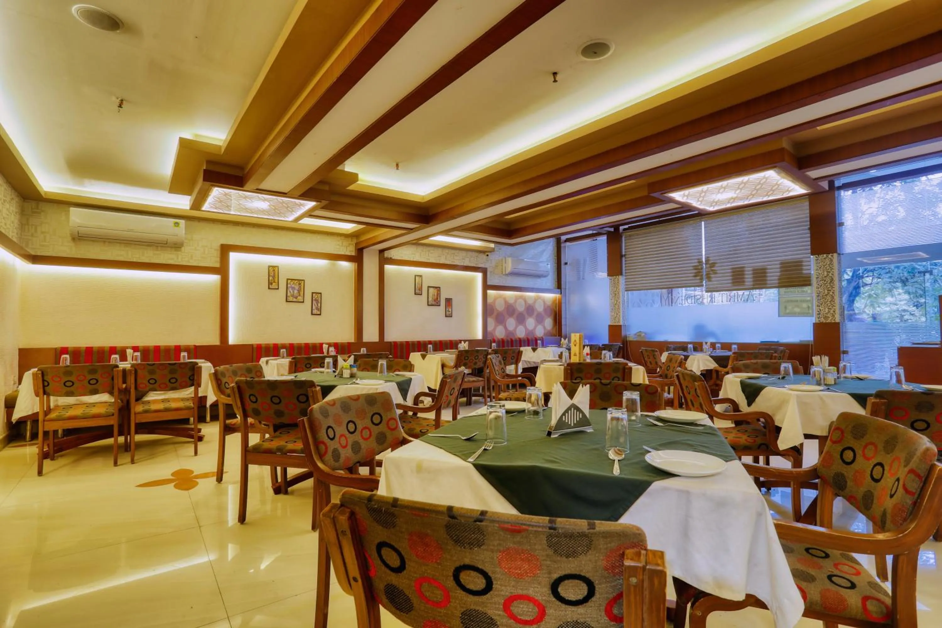 Restaurant/places to eat in Hotel Amrit Residency