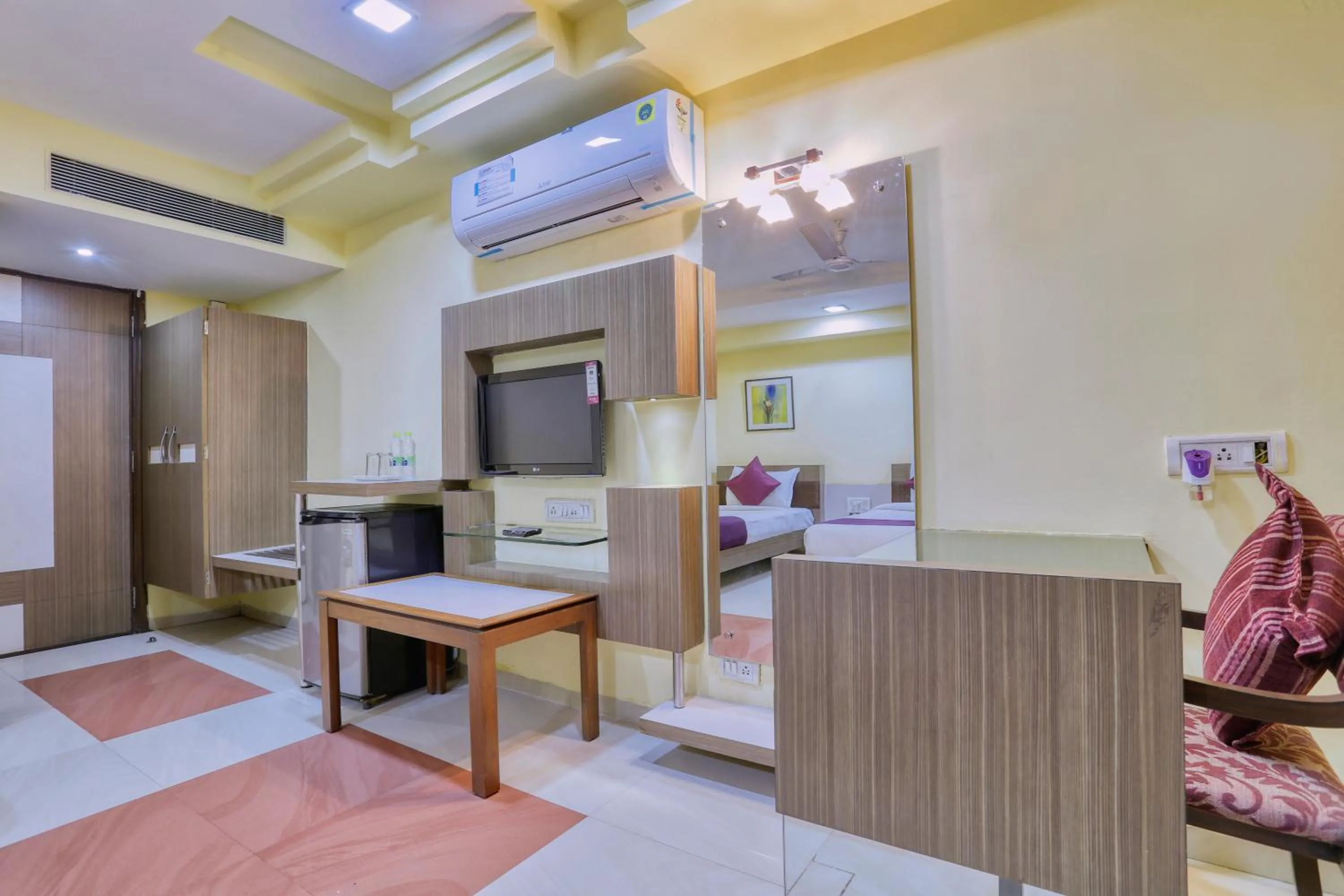 Communal lounge/ TV room in Hotel Amrit Residency