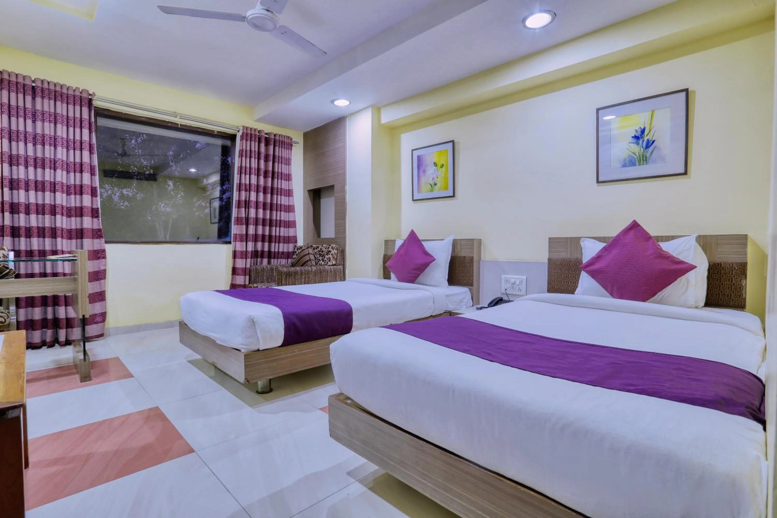 Bed in Hotel Amrit Residency