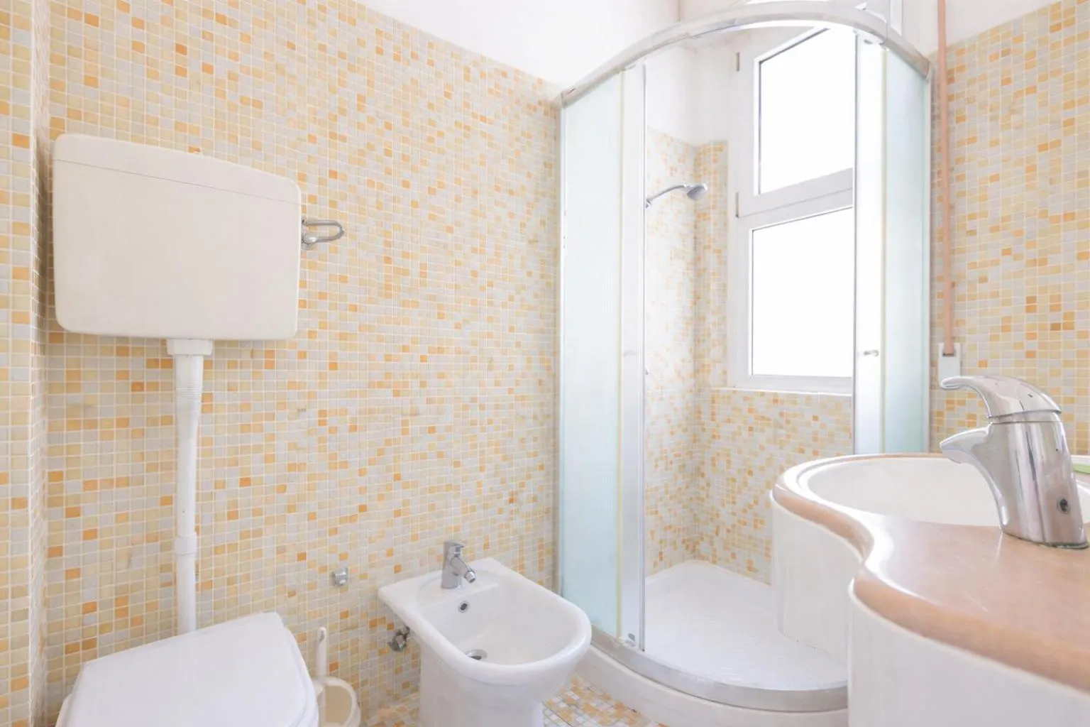 Shower in Hotel Marebello