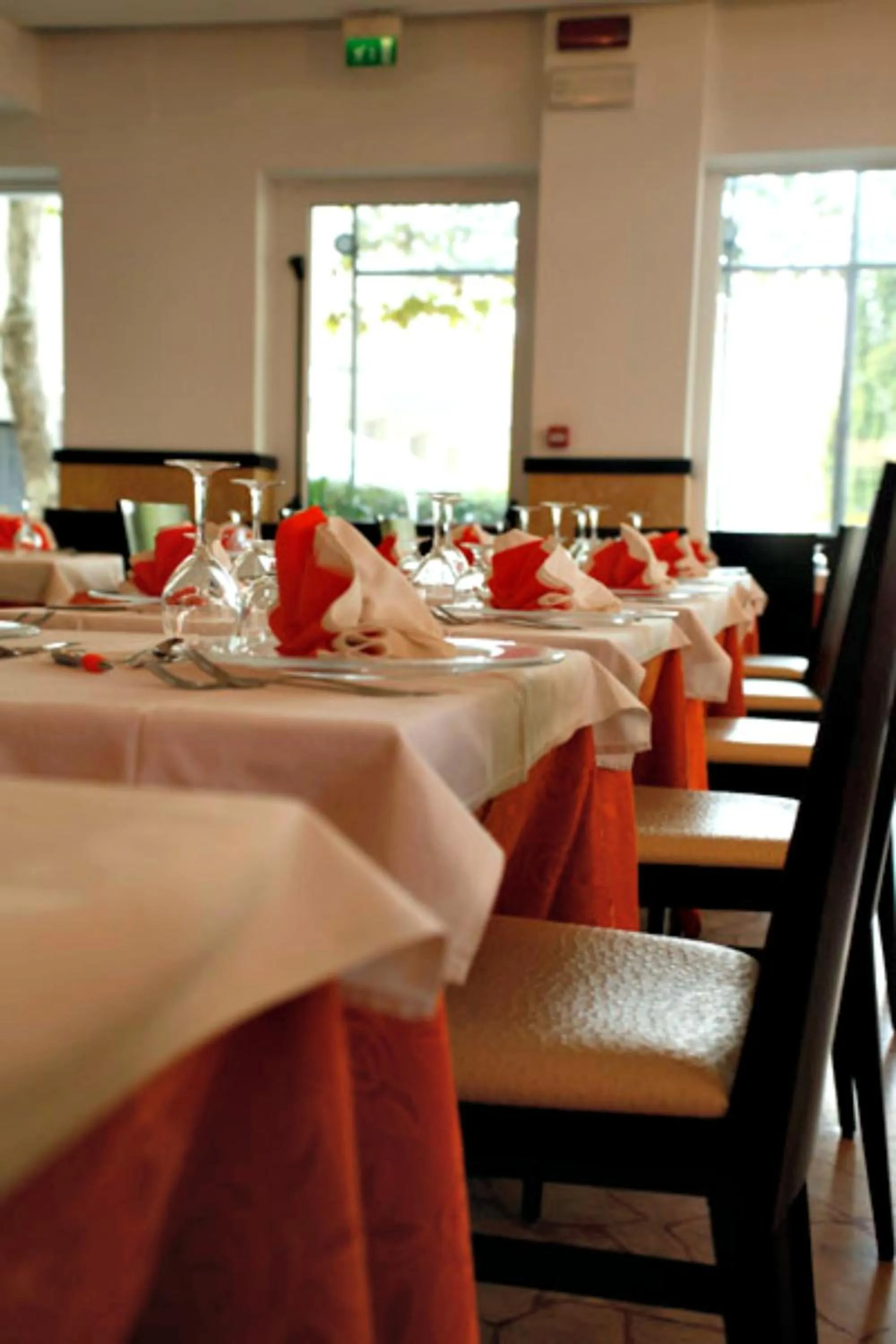 Restaurant/places to eat in Hotel Marebello