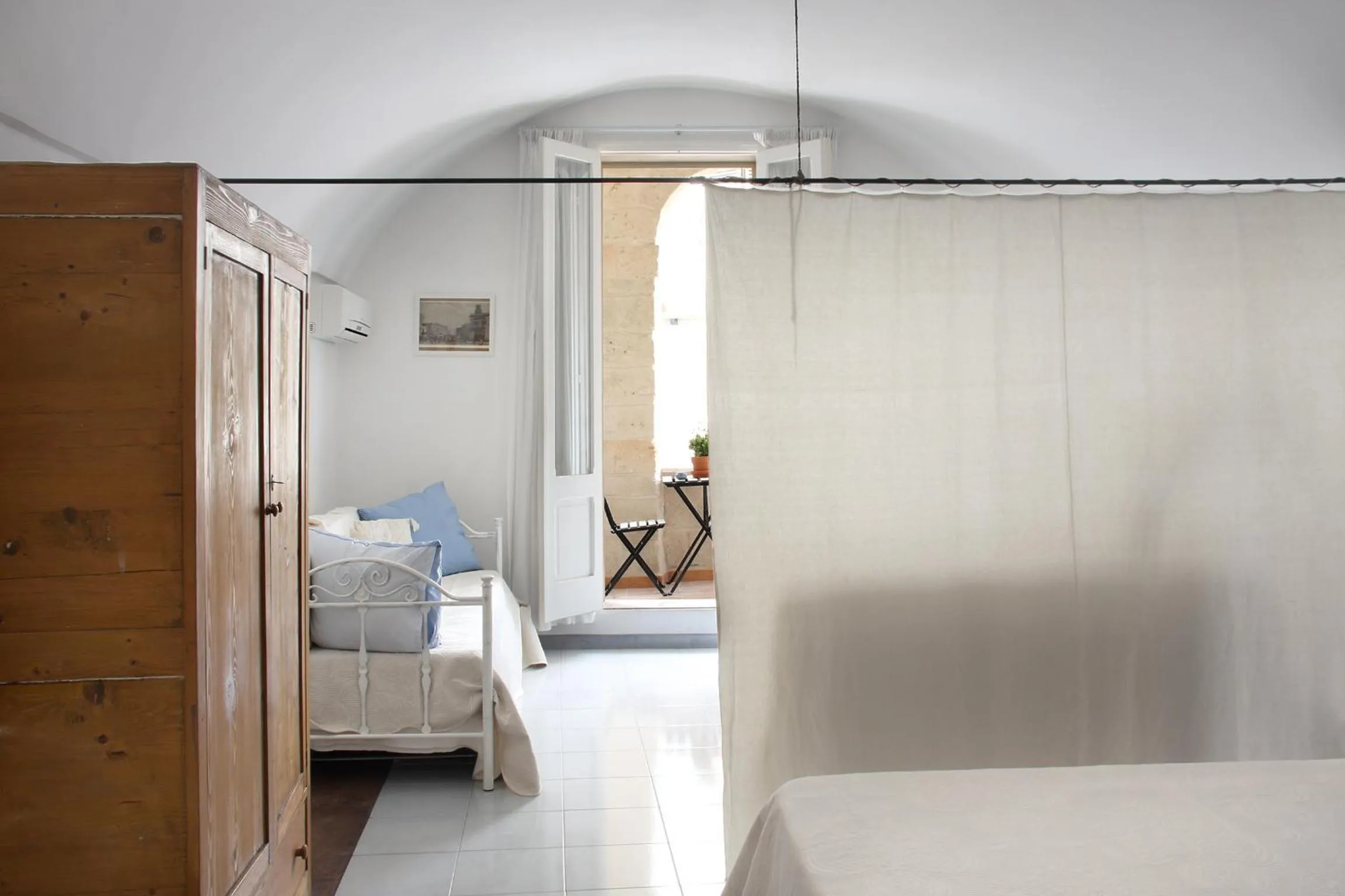 Bedroom, Bed in Sea and Tradition b&b