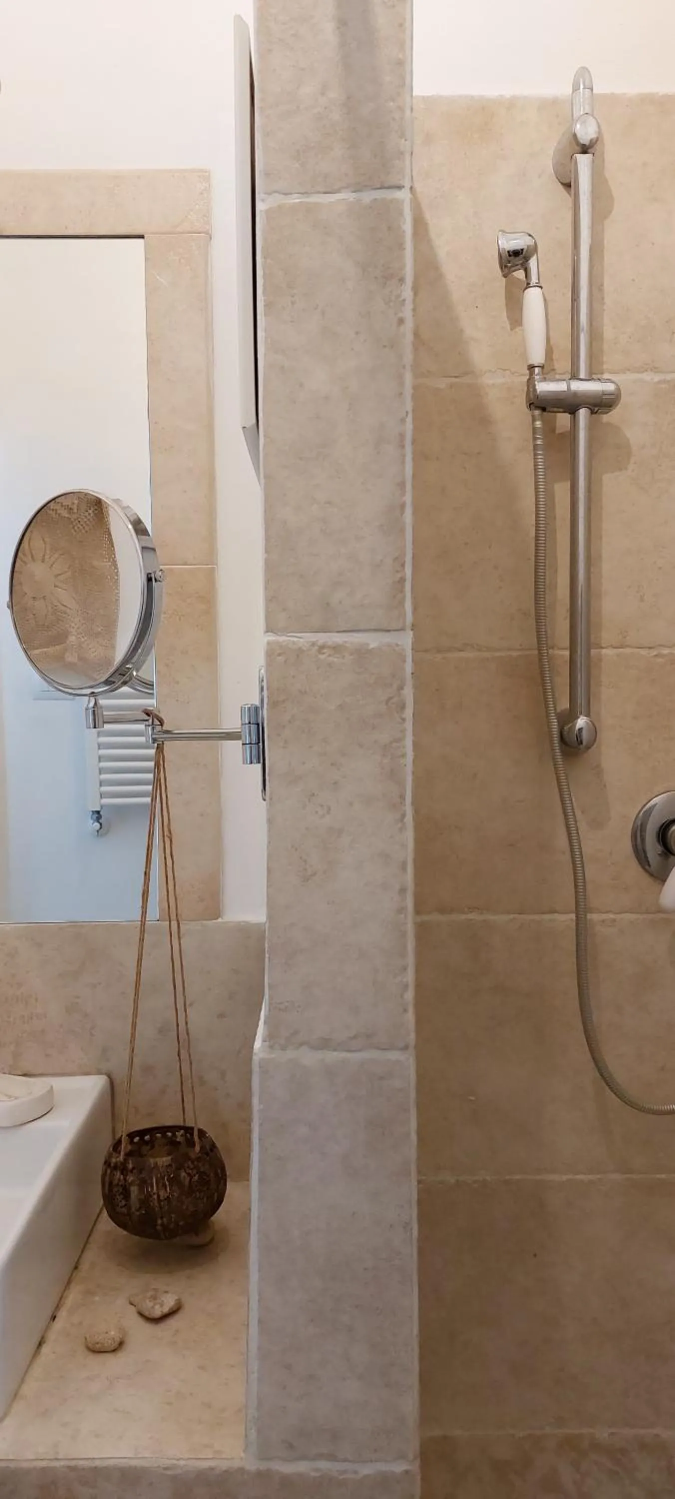 Shower in Sea and Tradition b&b