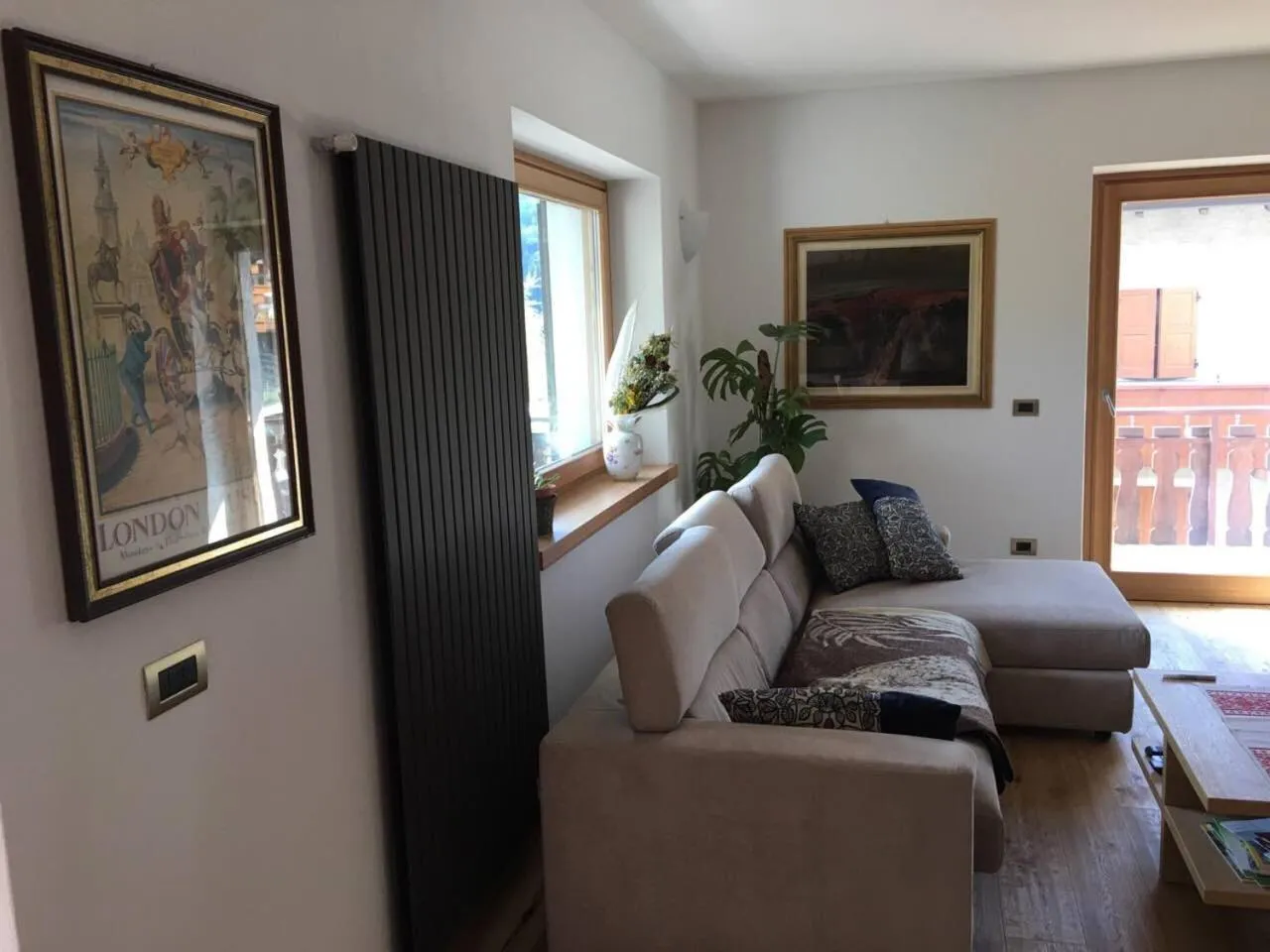 Photo of the whole room in La Casa di Armando