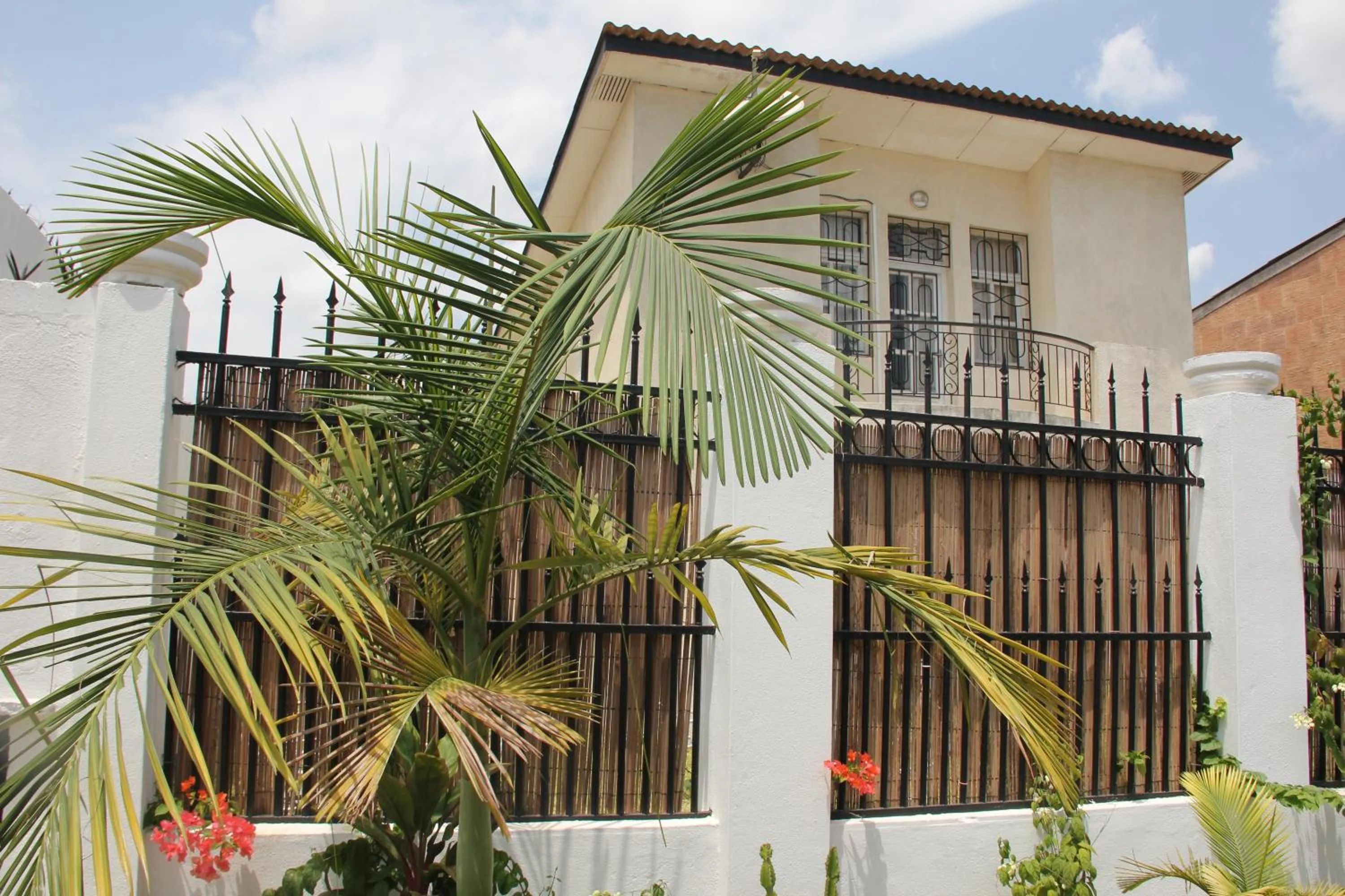 Property building in Residences Hotels Sejours Affaires