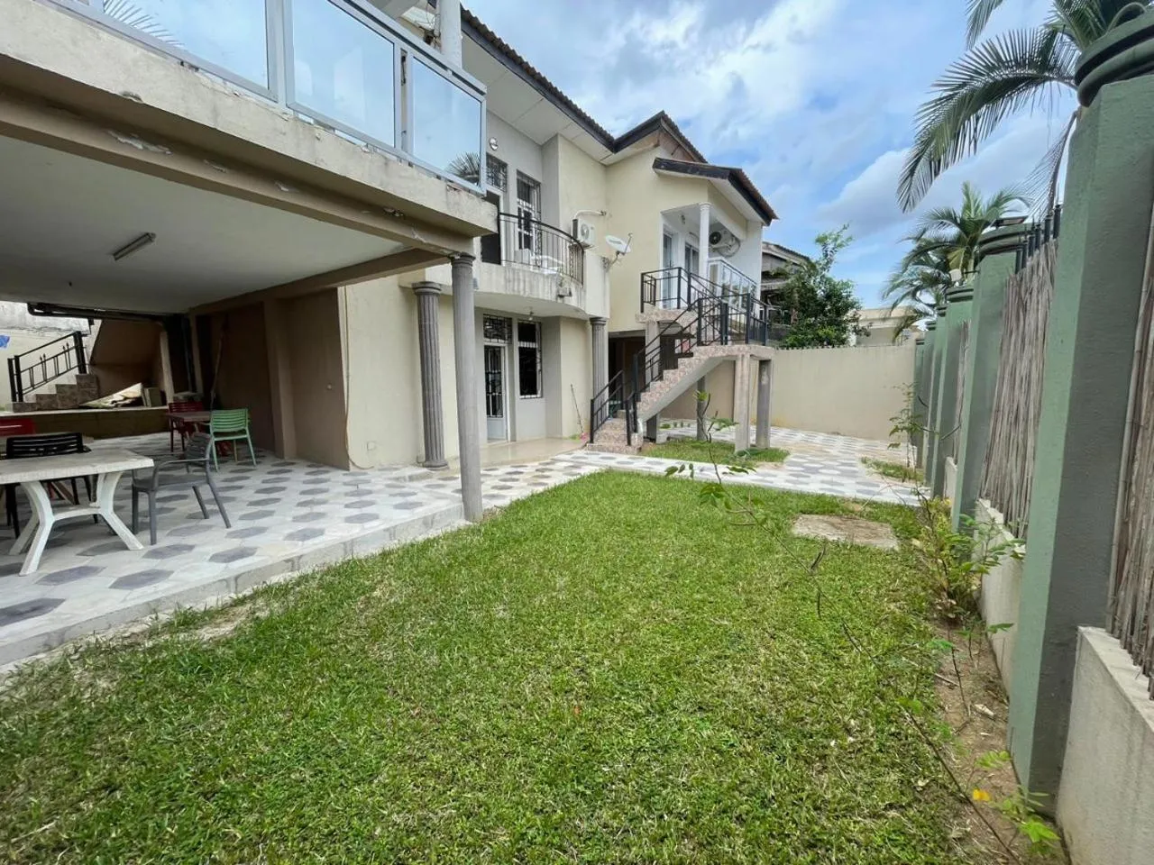 Property building in Residences Hotels Sejours Affaires