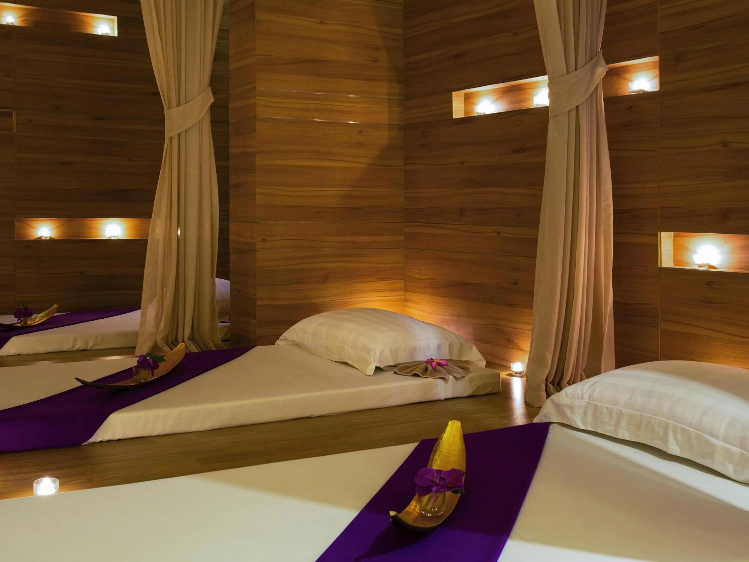 Spa and wellness centre/facilities, Bed in Grand Mercure Phuket Patong