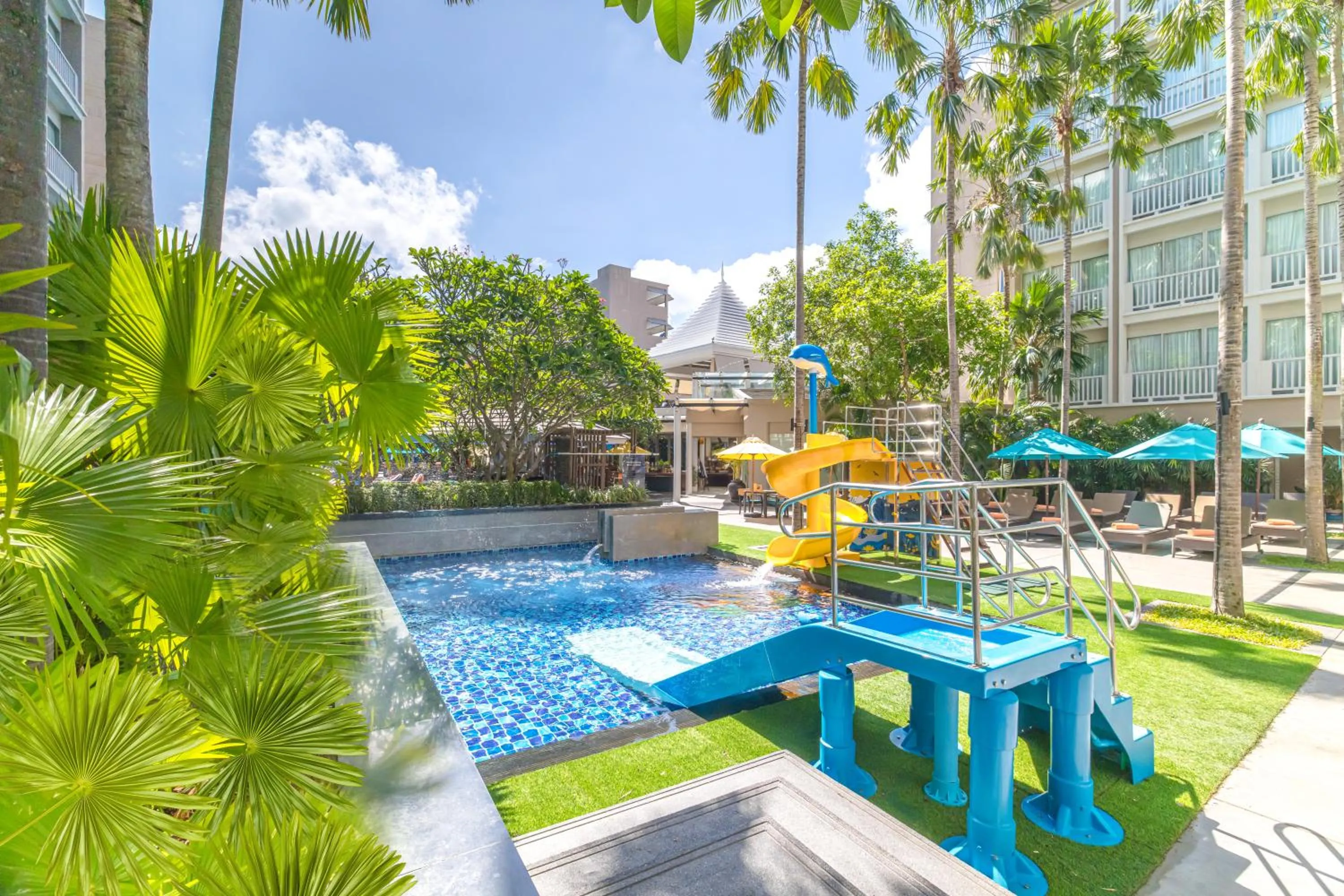 Swimming pool in Grand Mercure Phuket Patong