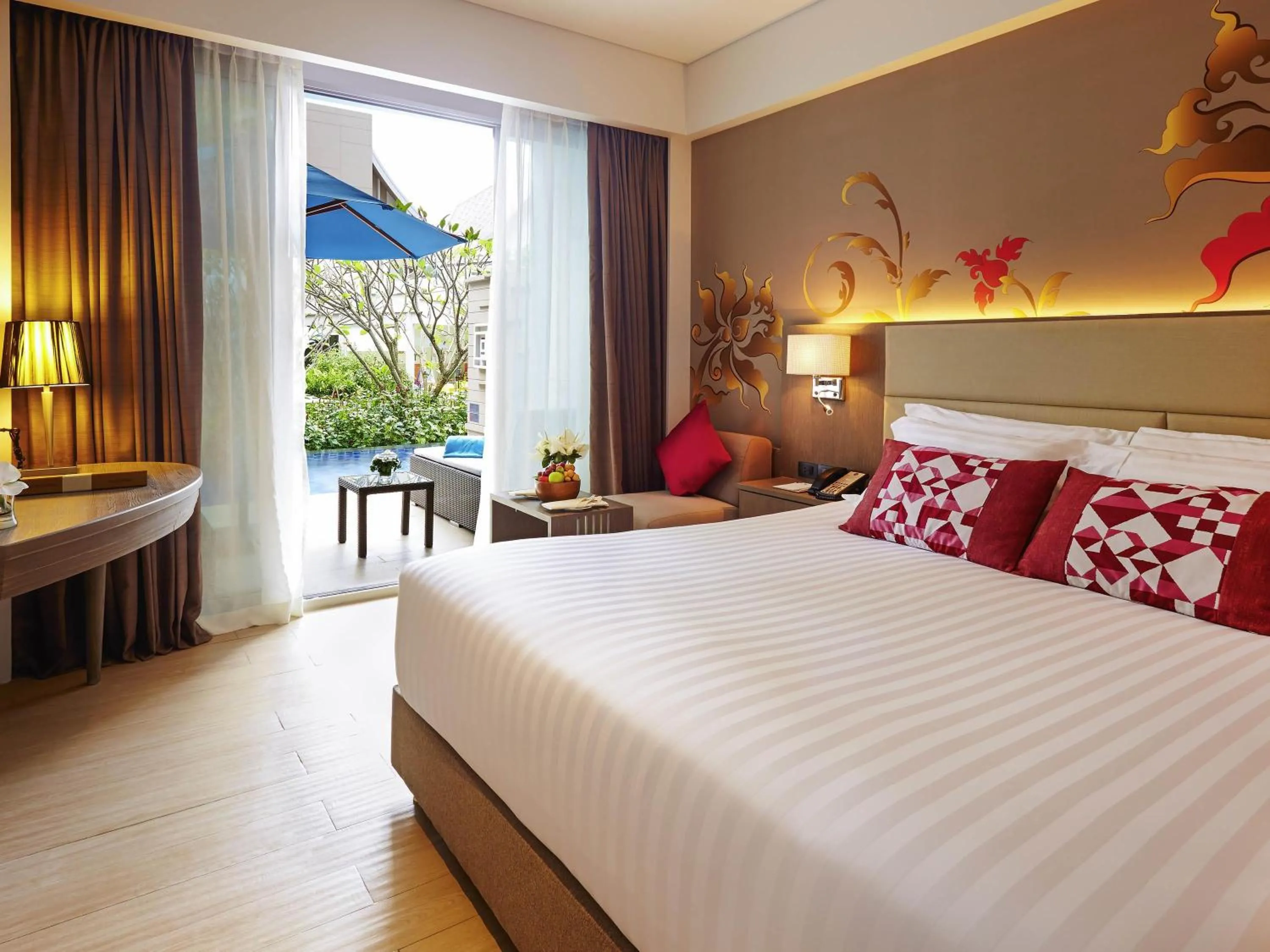 Bedroom, Bed in Grand Mercure Phuket Patong
