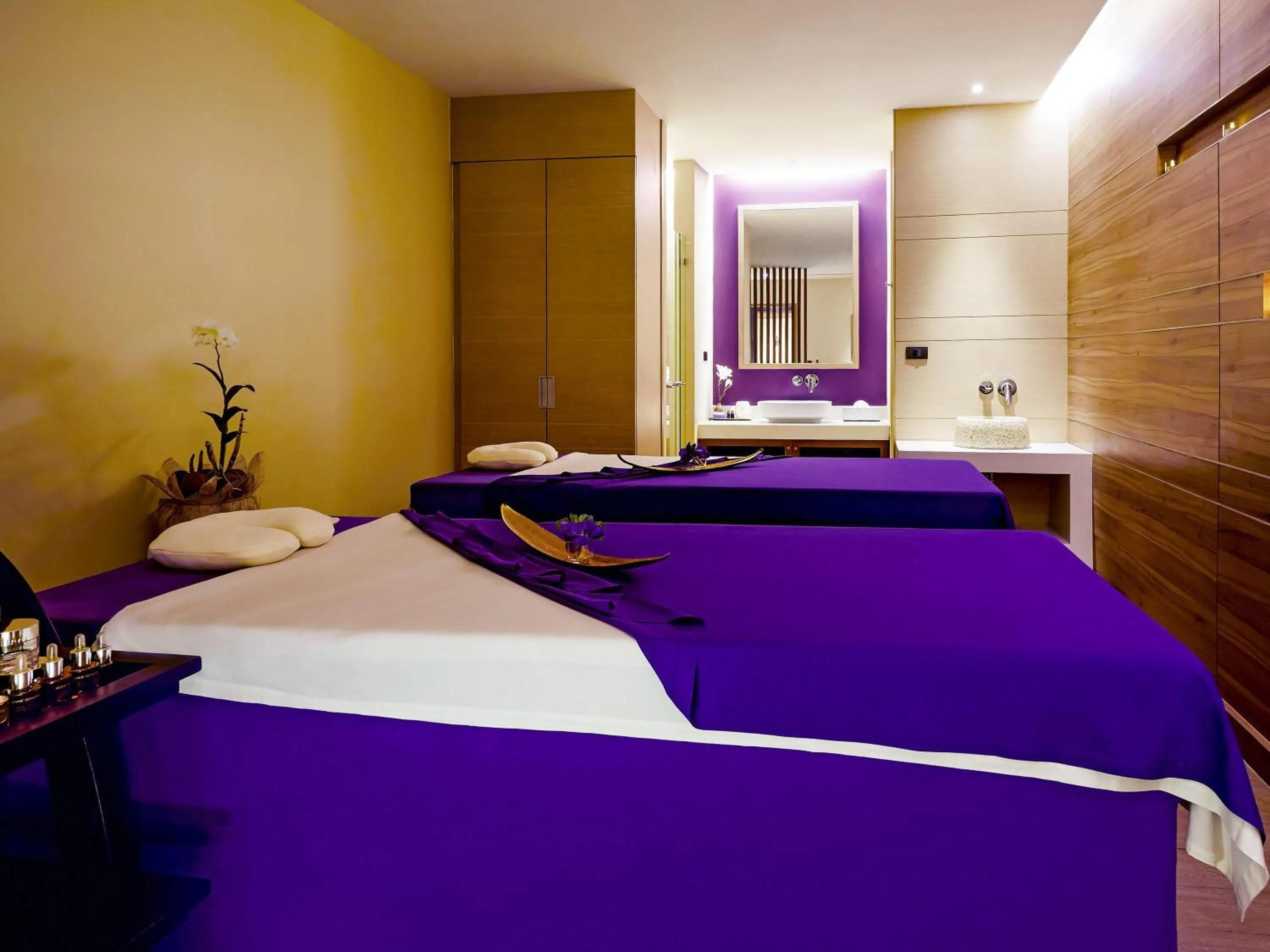 Spa and wellness centre/facilities, Bed in Grand Mercure Phuket Patong