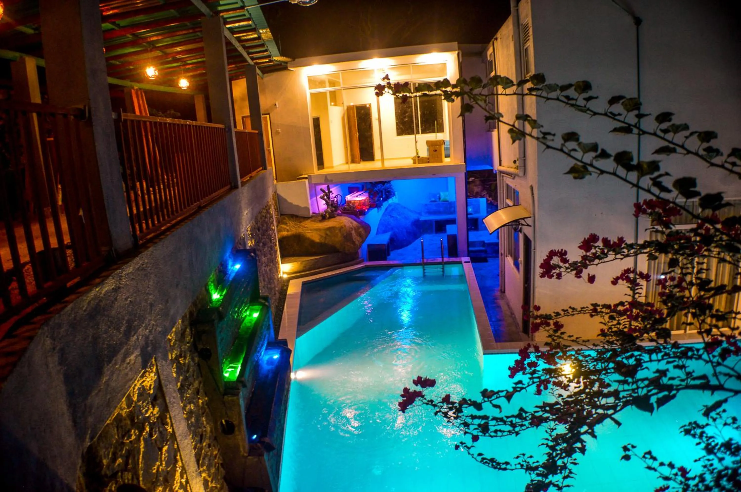 Swimming pool in Villa Baywatch, Rumassala