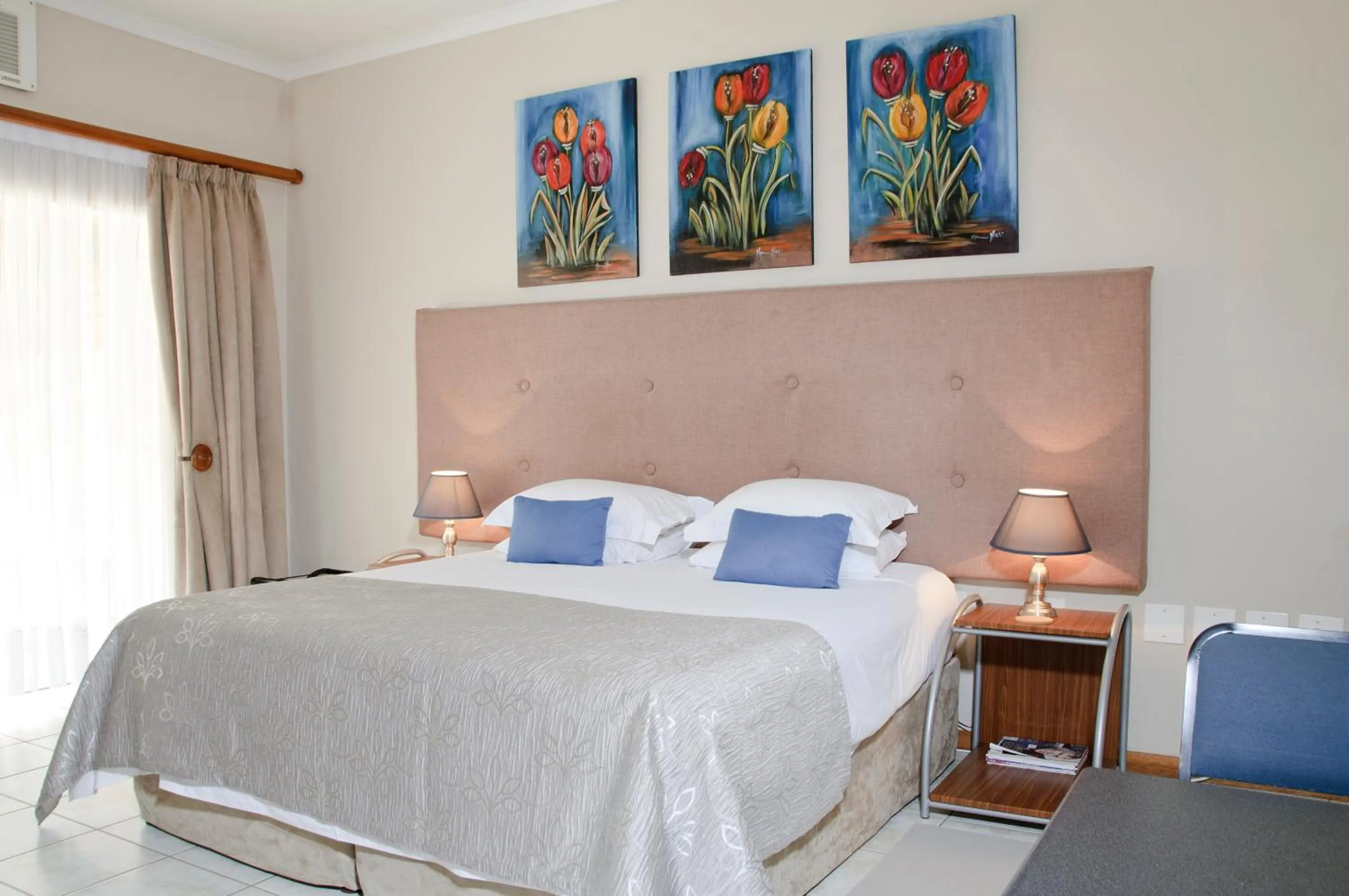 Photo of the whole room, Bed in Country Park Guest House - Muldersdrift
