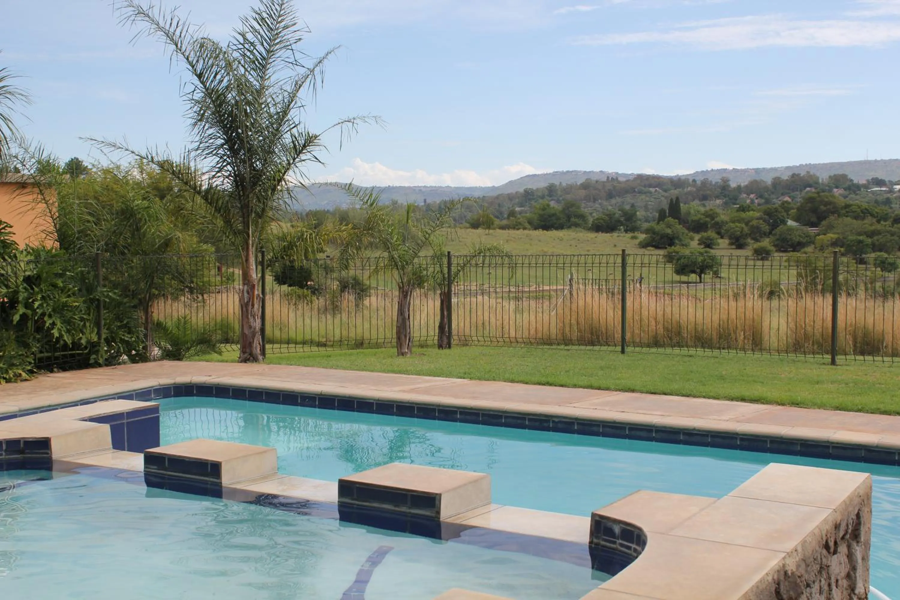 Mountain view in Country Park Guest House - Muldersdrift