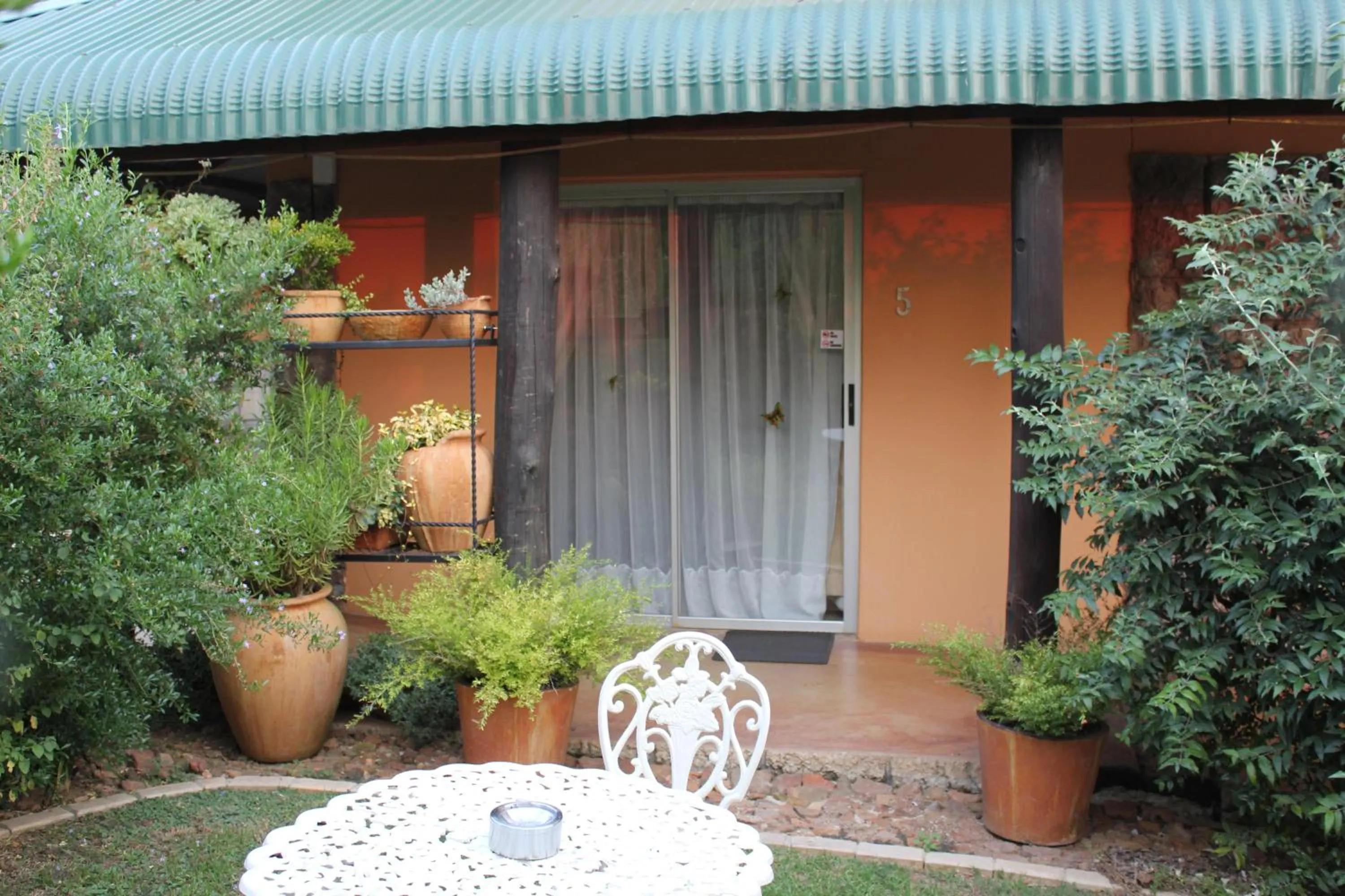 Garden in Country Park Guest House - Muldersdrift