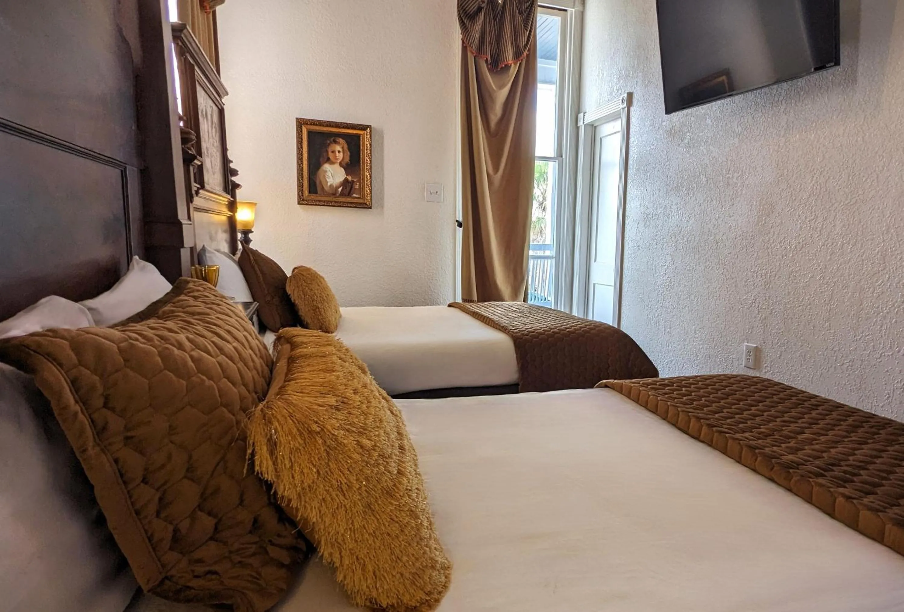 Bedroom, Bed in The 1890 Freeman House