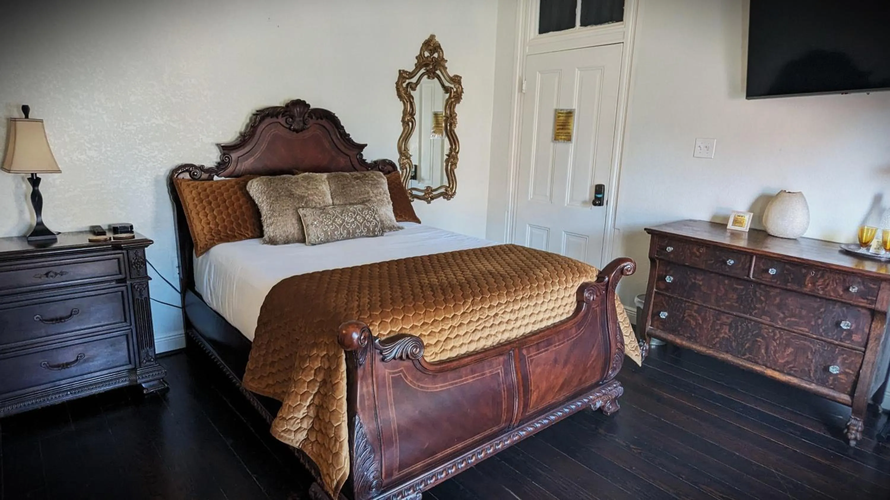 Bedroom, Bed in The 1890 Freeman House