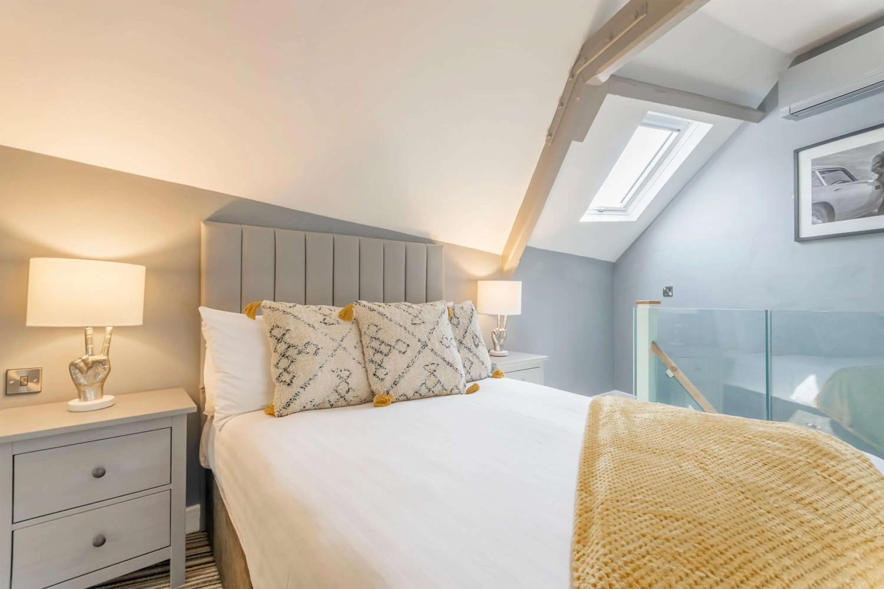 Bedroom, Bed in The Old School Room - The Lace Market