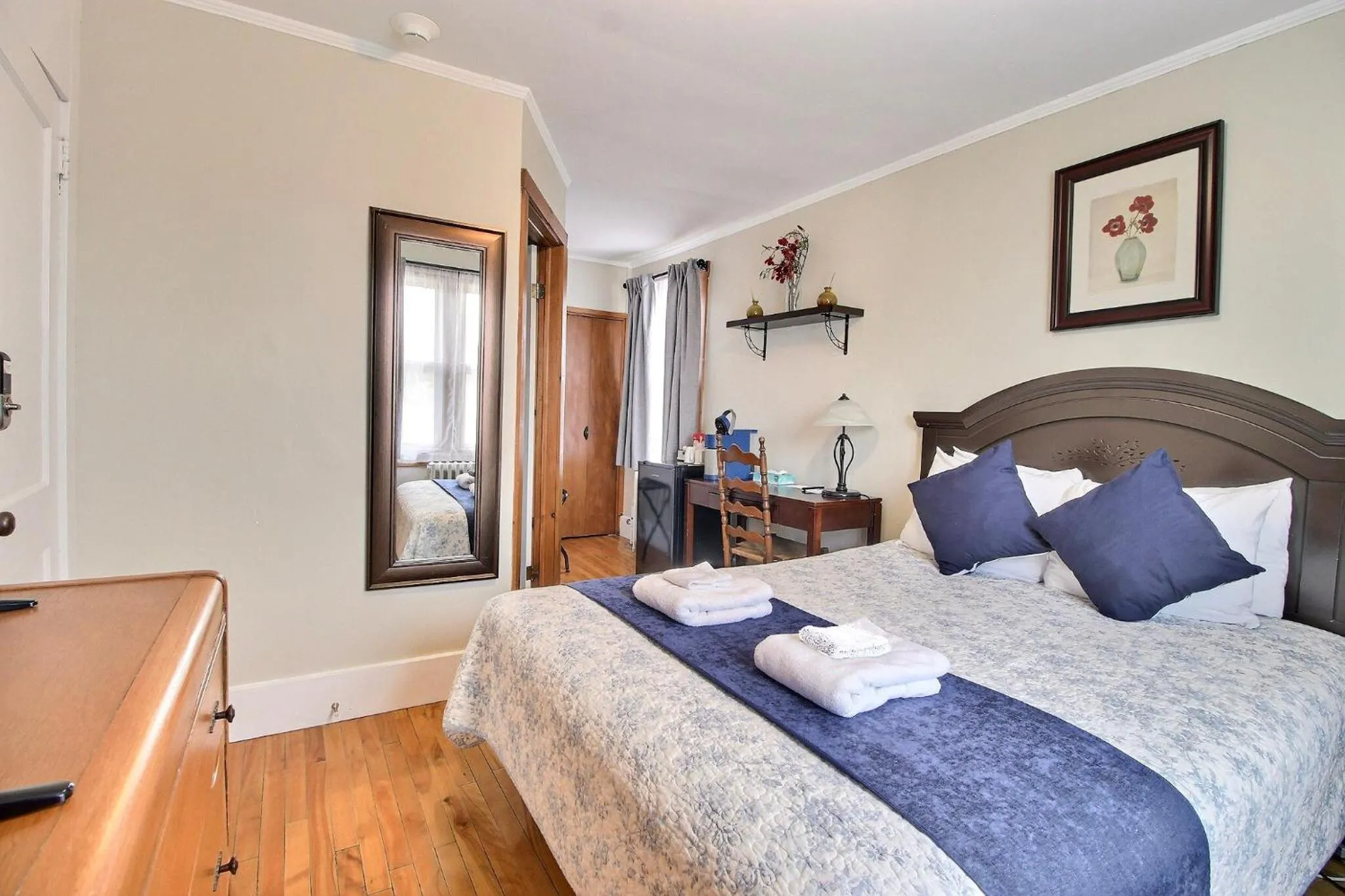 Bedroom, Bed in Auberge L'Orpailleur