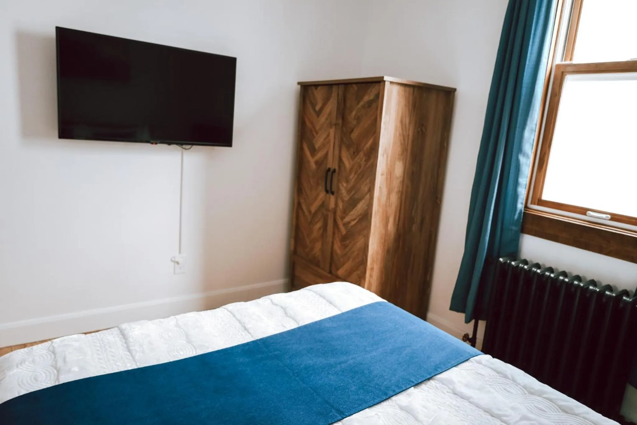 Bedroom, Bed in Auberge L'Orpailleur