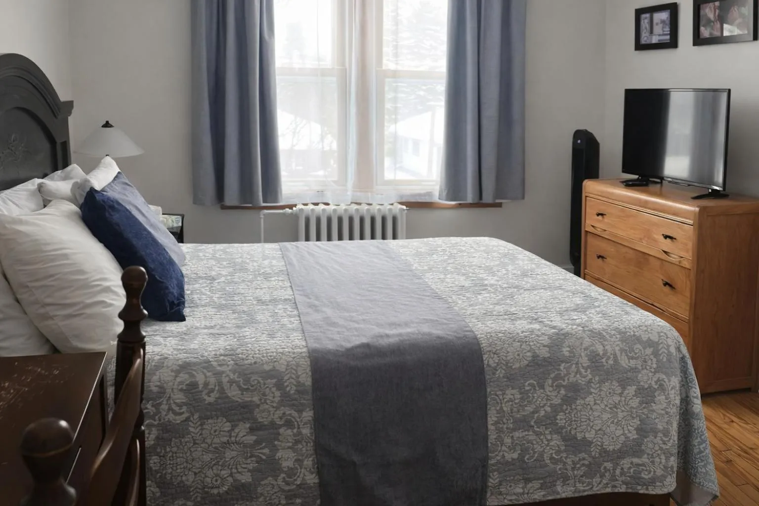 Bedroom, Bed in Auberge L'Orpailleur