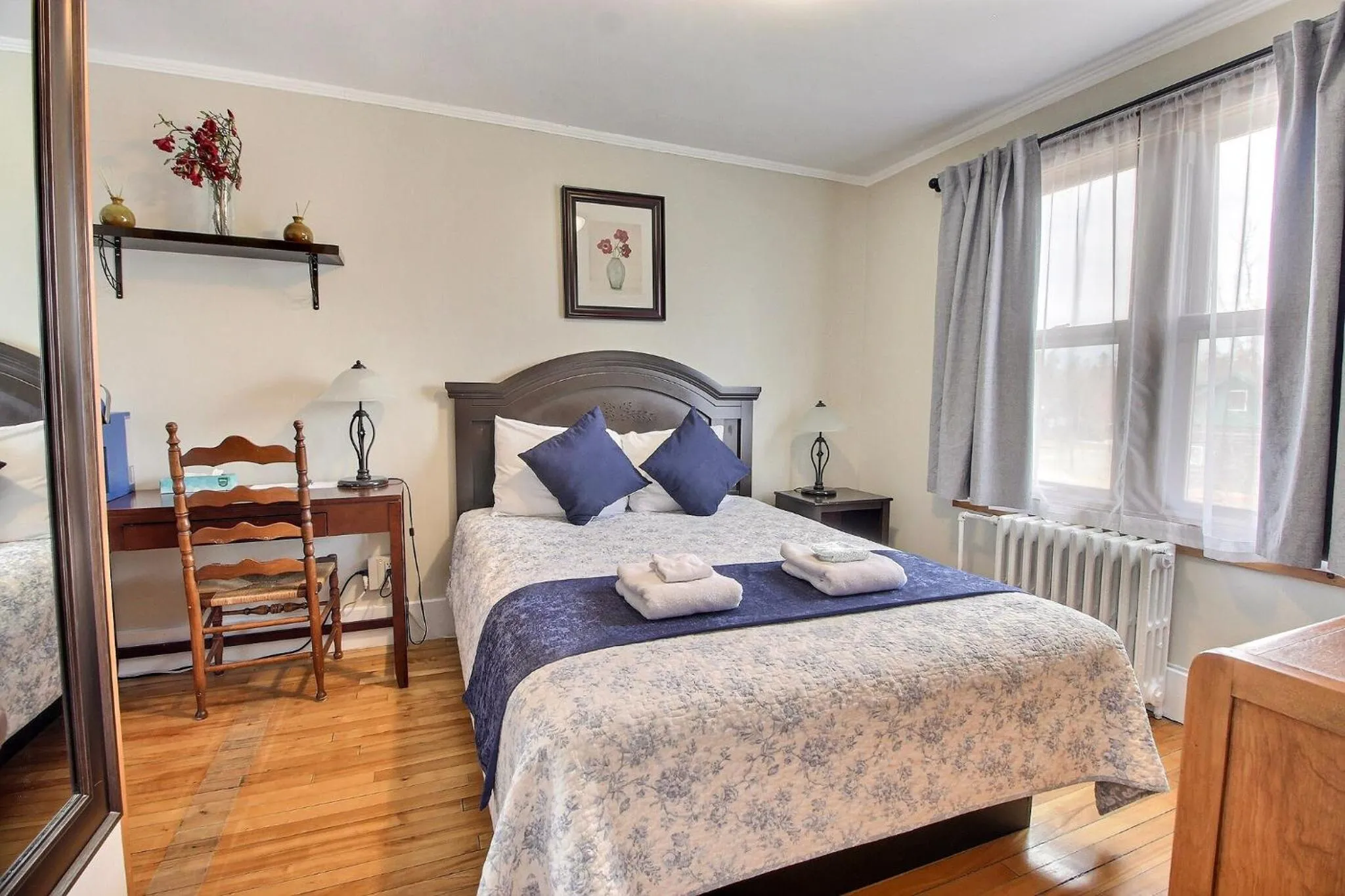 Bed in Auberge L'Orpailleur